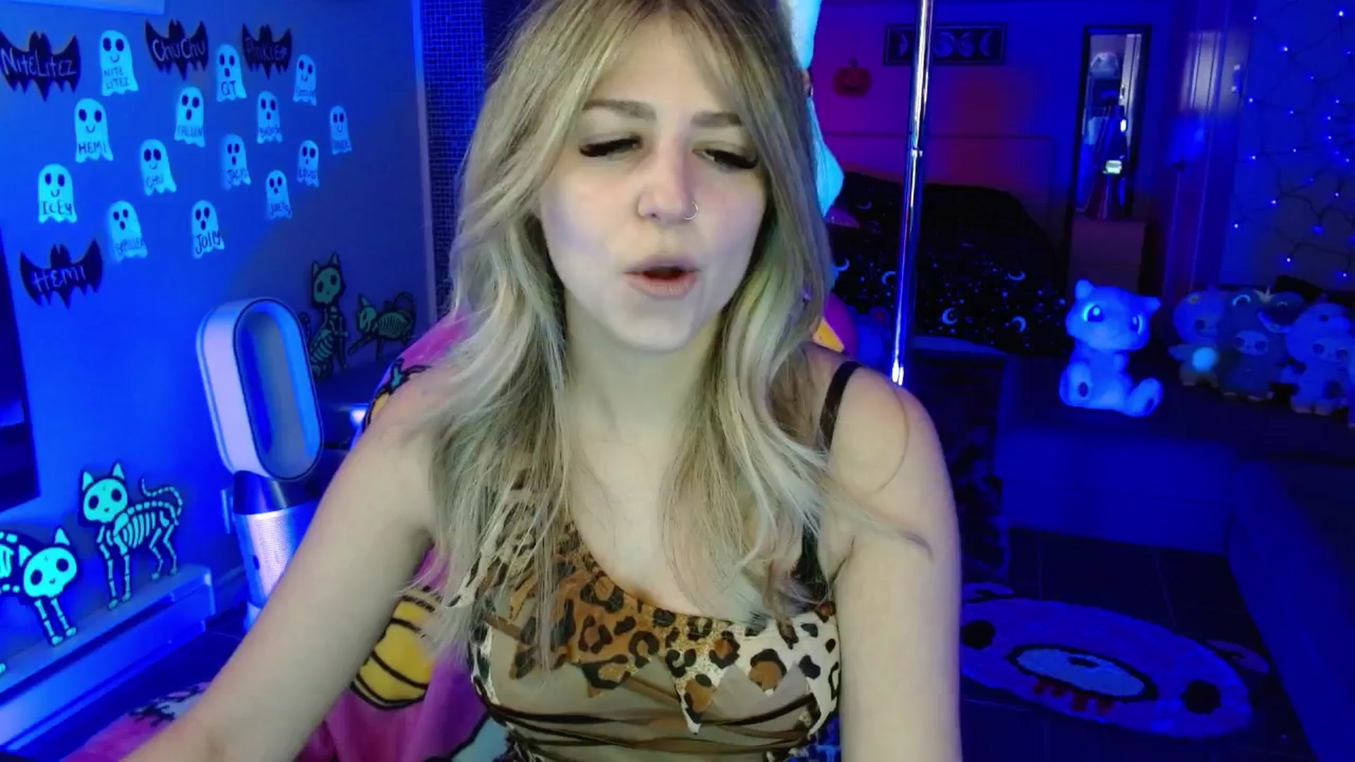 Gallery image thumbnail from Serafina's myfreecams stream on, 10/09/2025, 03:50 image 3 of 20