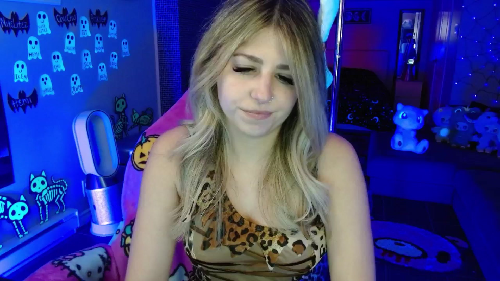 Gallery image thumbnail from Serafina's myfreecams stream on, 10/09/2025, 03:50 image 4 of 20