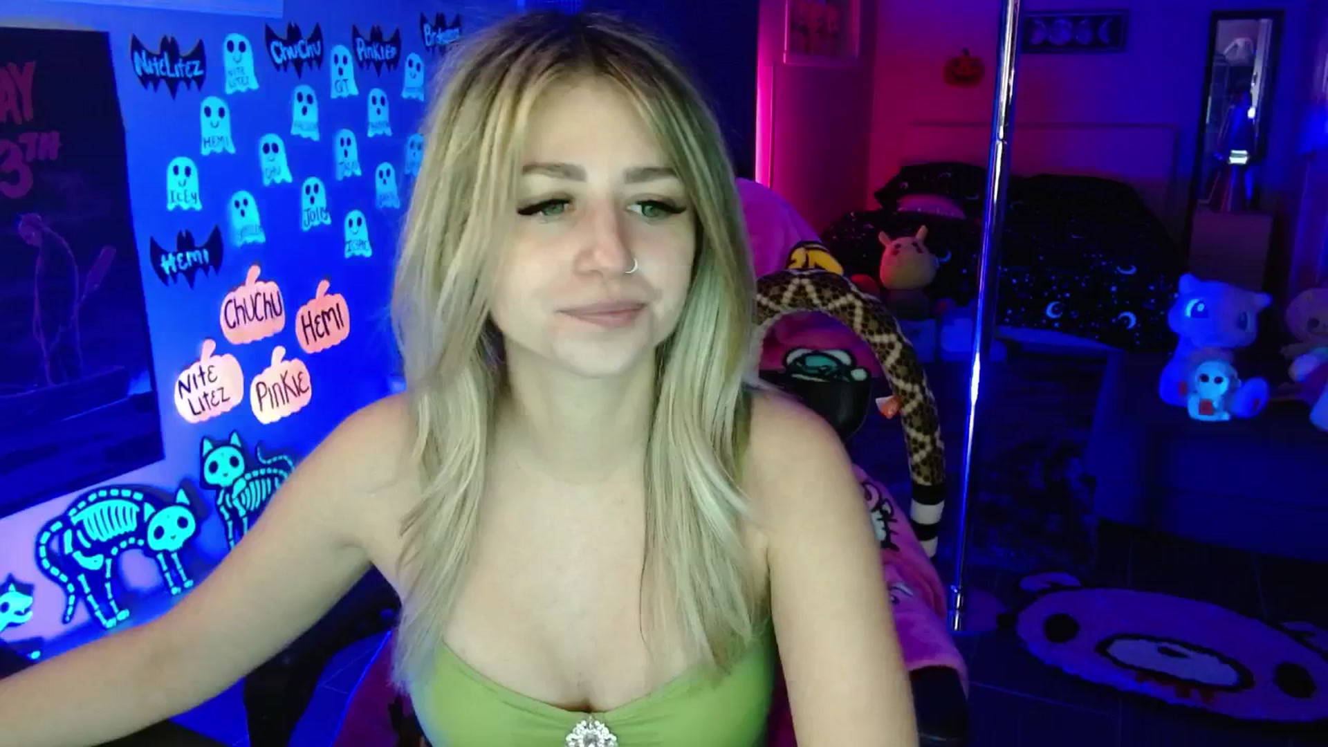 Gallery image thumbnail from Serafina's myfreecams stream on, 10/11/2025, 04:41 image 17 of 20