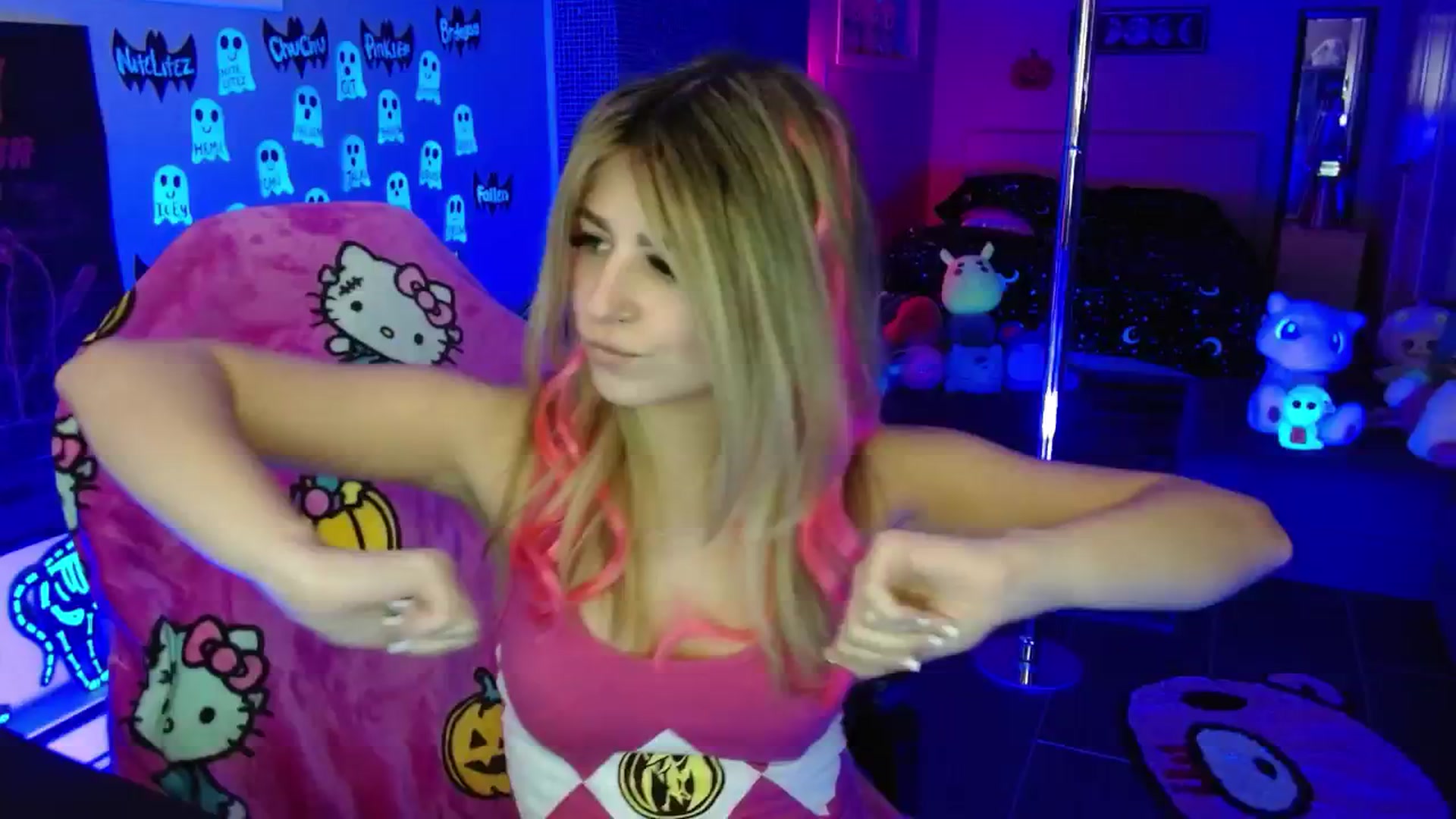 Gallery image thumbnail from Serafina's myfreecams stream on, 10/12/2025, 04:31 image 20 of 20