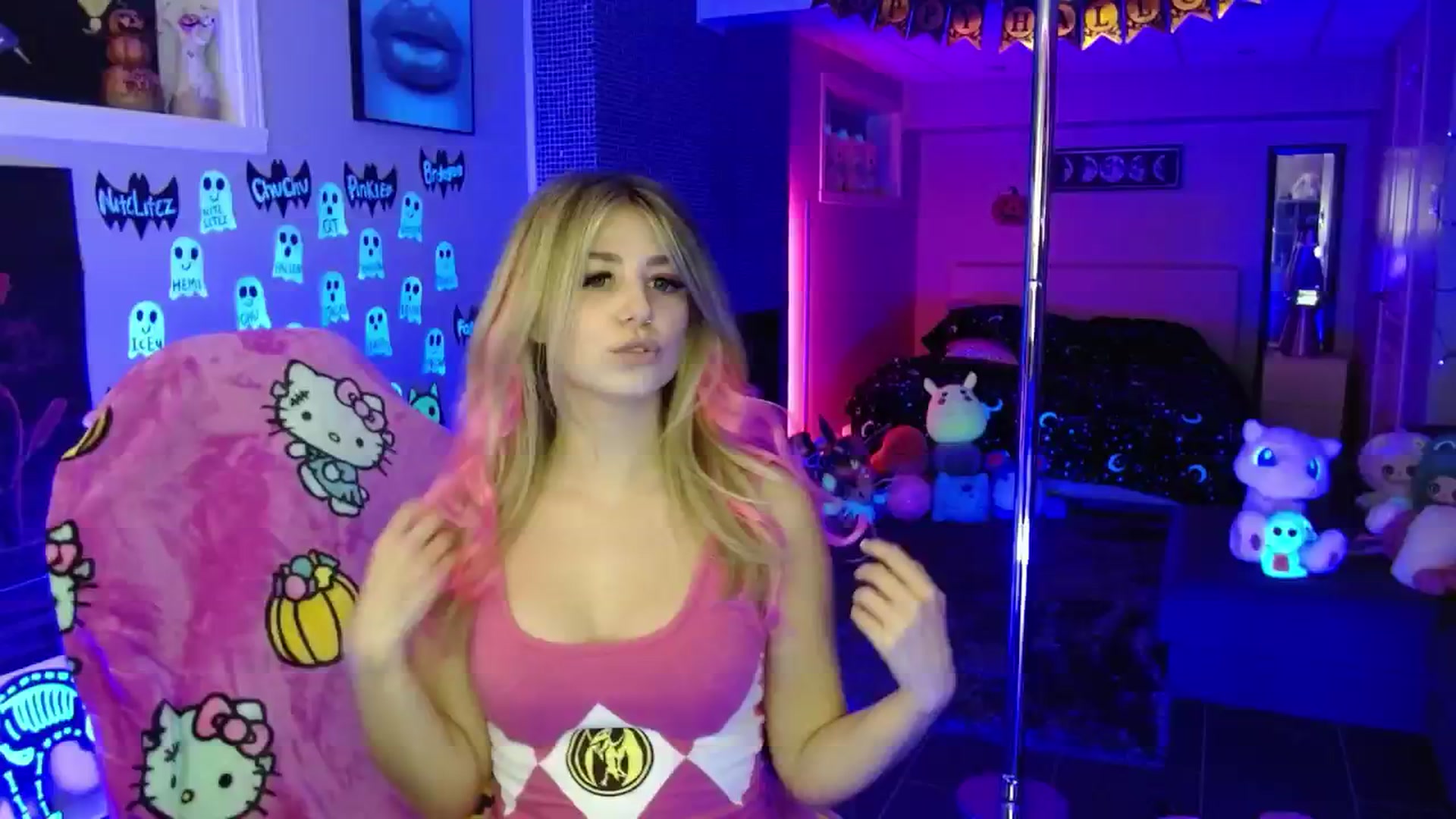 Gallery image thumbnail from Serafina's myfreecams stream on, 10/12/2025, 04:31 image 4 of 20