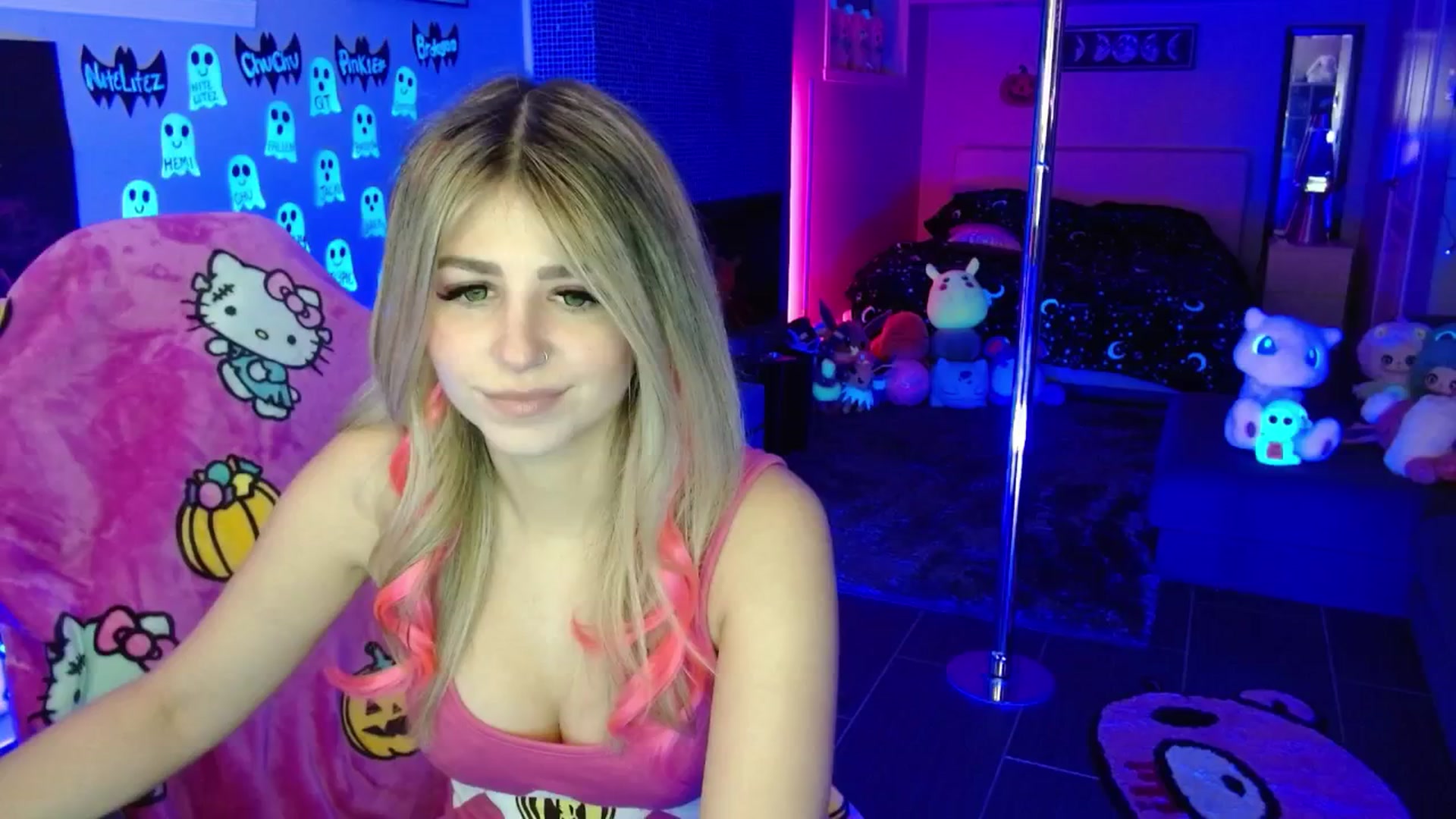 Gallery image thumbnail from Serafina's myfreecams stream on, 10/12/2025, 04:31 image 15 of 20