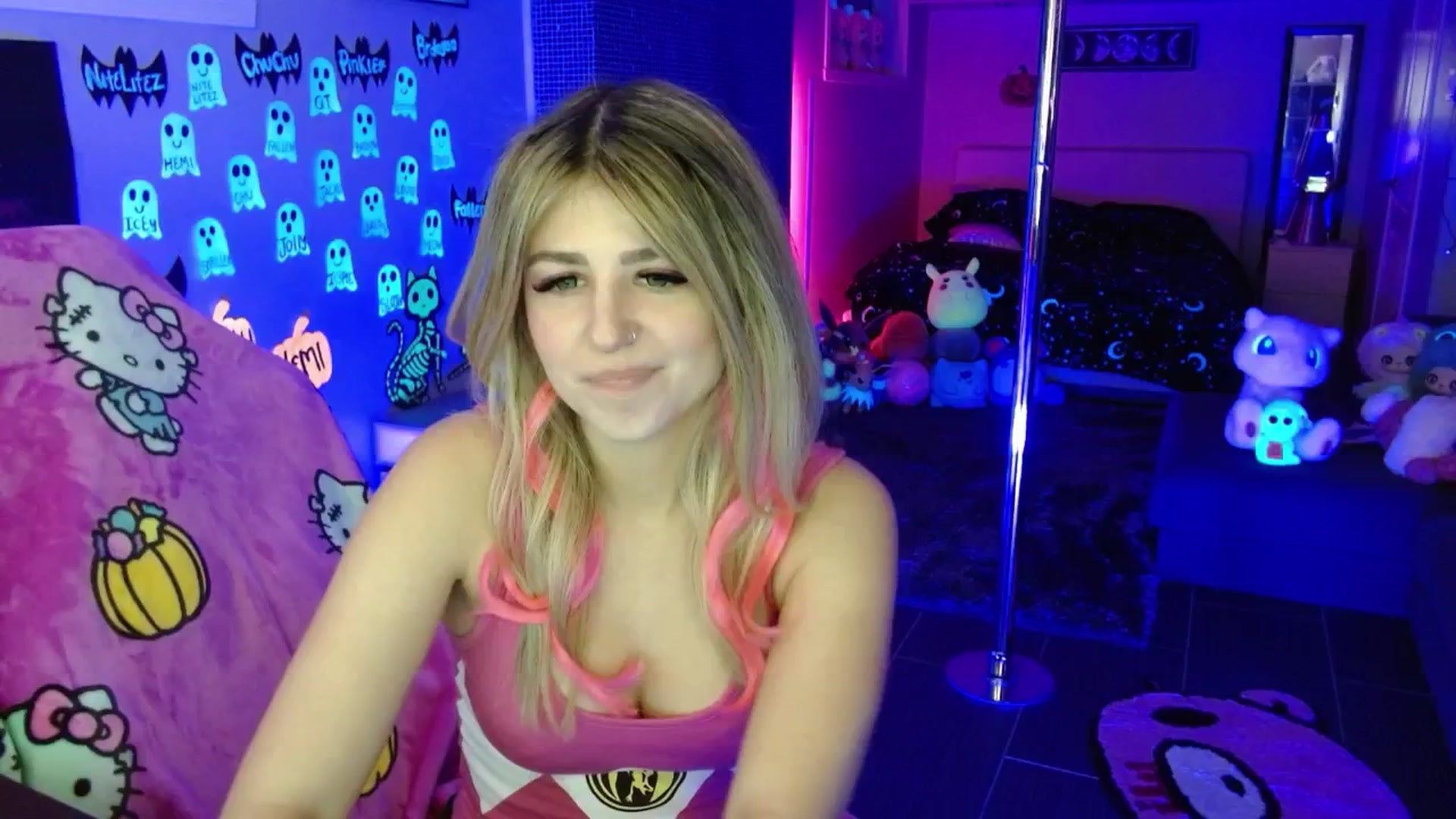 Gallery image thumbnail from Serafina's myfreecams stream on, 10/12/2025, 04:31 image 10 of 20
