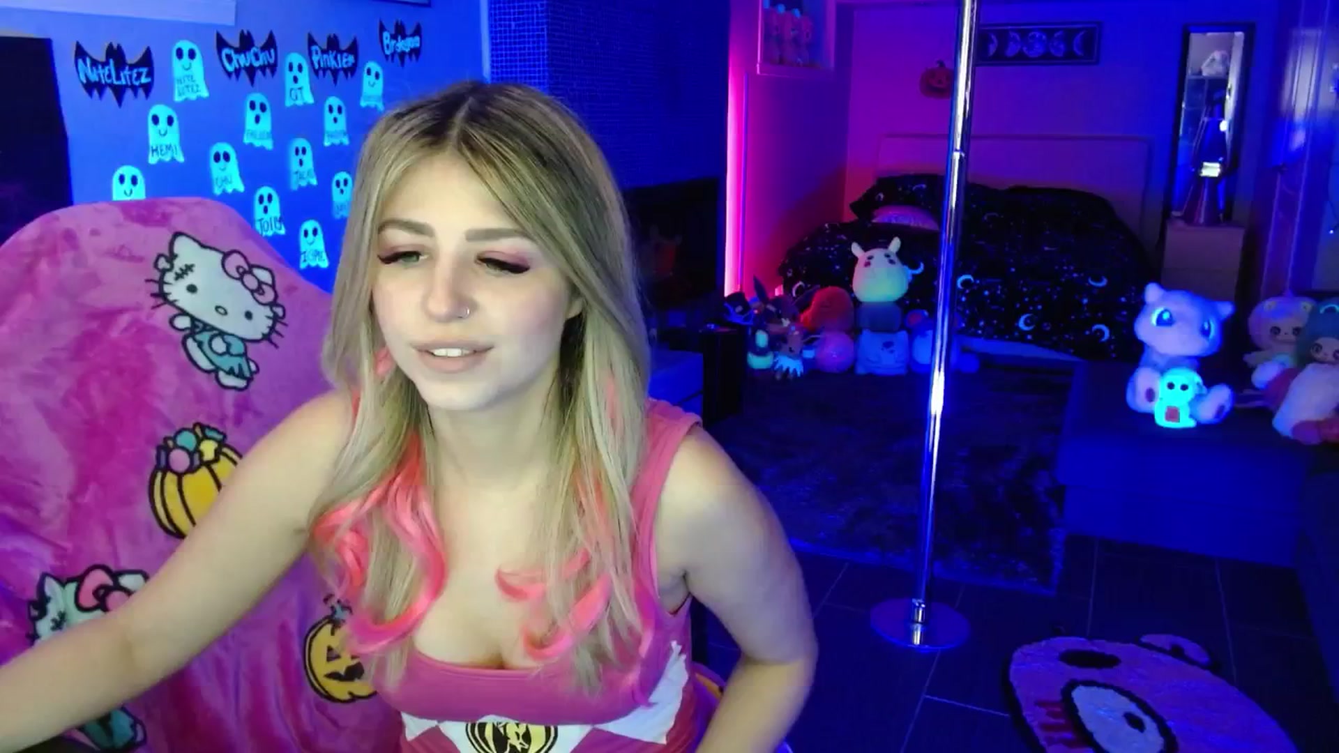 Gallery image thumbnail from Serafina's myfreecams stream on, 10/12/2025, 04:31 image 12 of 20