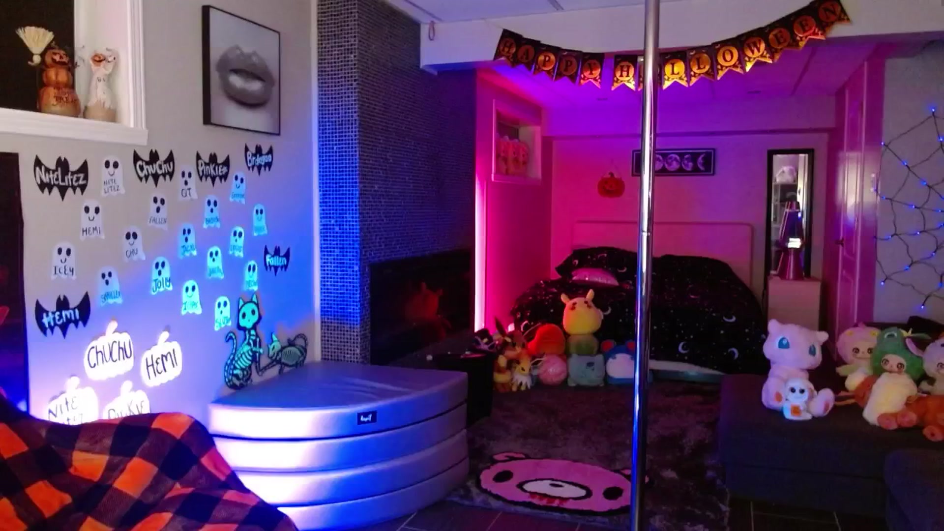 Gallery image thumbnail from Serafina's myfreecams stream on, 10/13/2025, 05:10 image 8 of 20