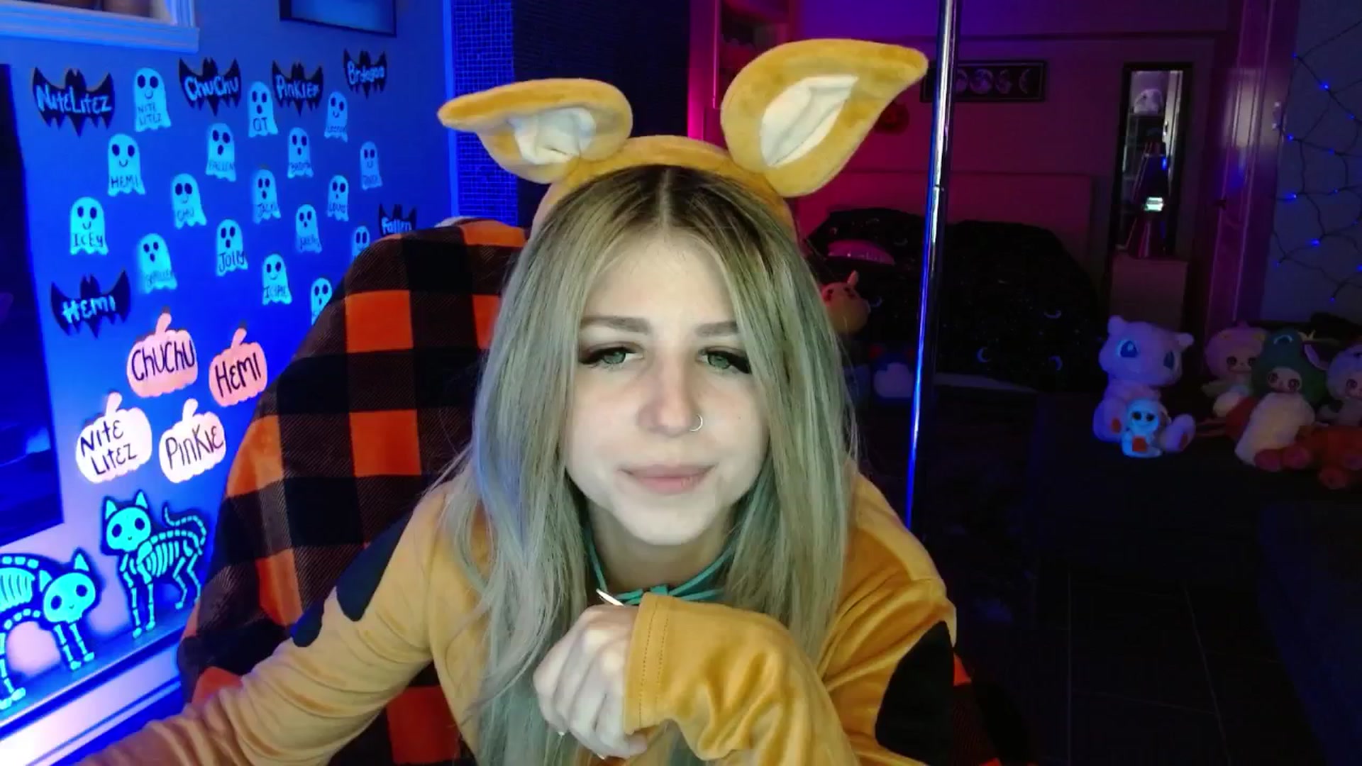 Gallery image thumbnail from Serafina's myfreecams stream on, 10/13/2025, 05:10 image 10 of 20