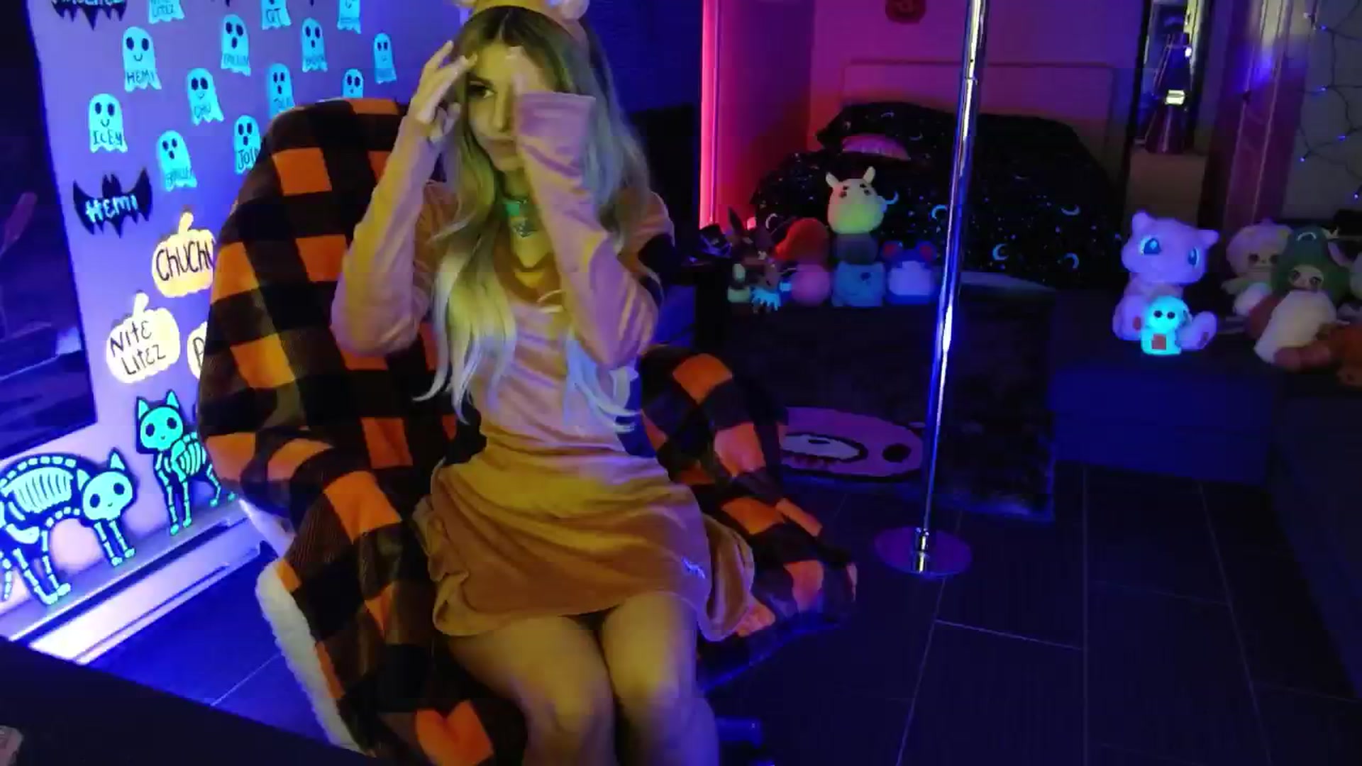 Gallery image thumbnail from Serafina's myfreecams stream on, 10/13/2025, 05:10 image 1 of 20