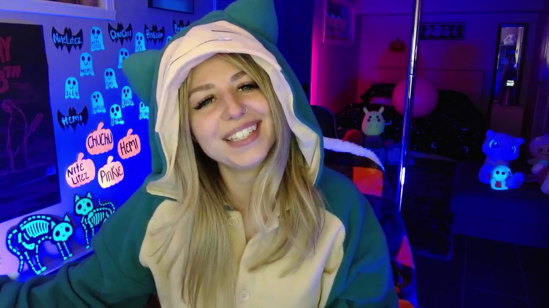 Gallery image thumbnail from Serafina's myfreecams stream on, 10/16/2025, 04:04 image 20 of 20
