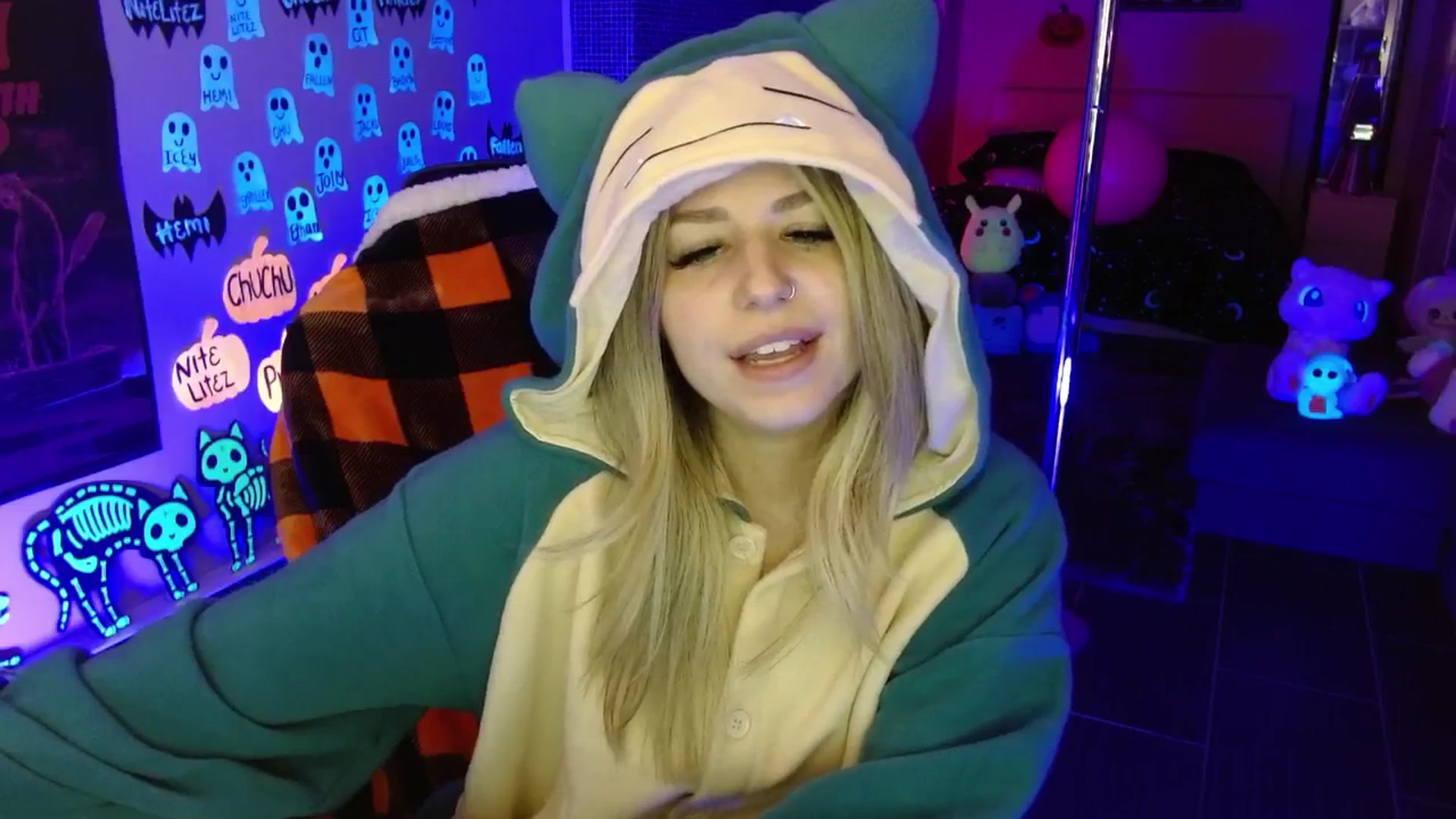 Gallery image thumbnail from Serafina's myfreecams stream on, 10/16/2025, 04:04 image 10 of 20