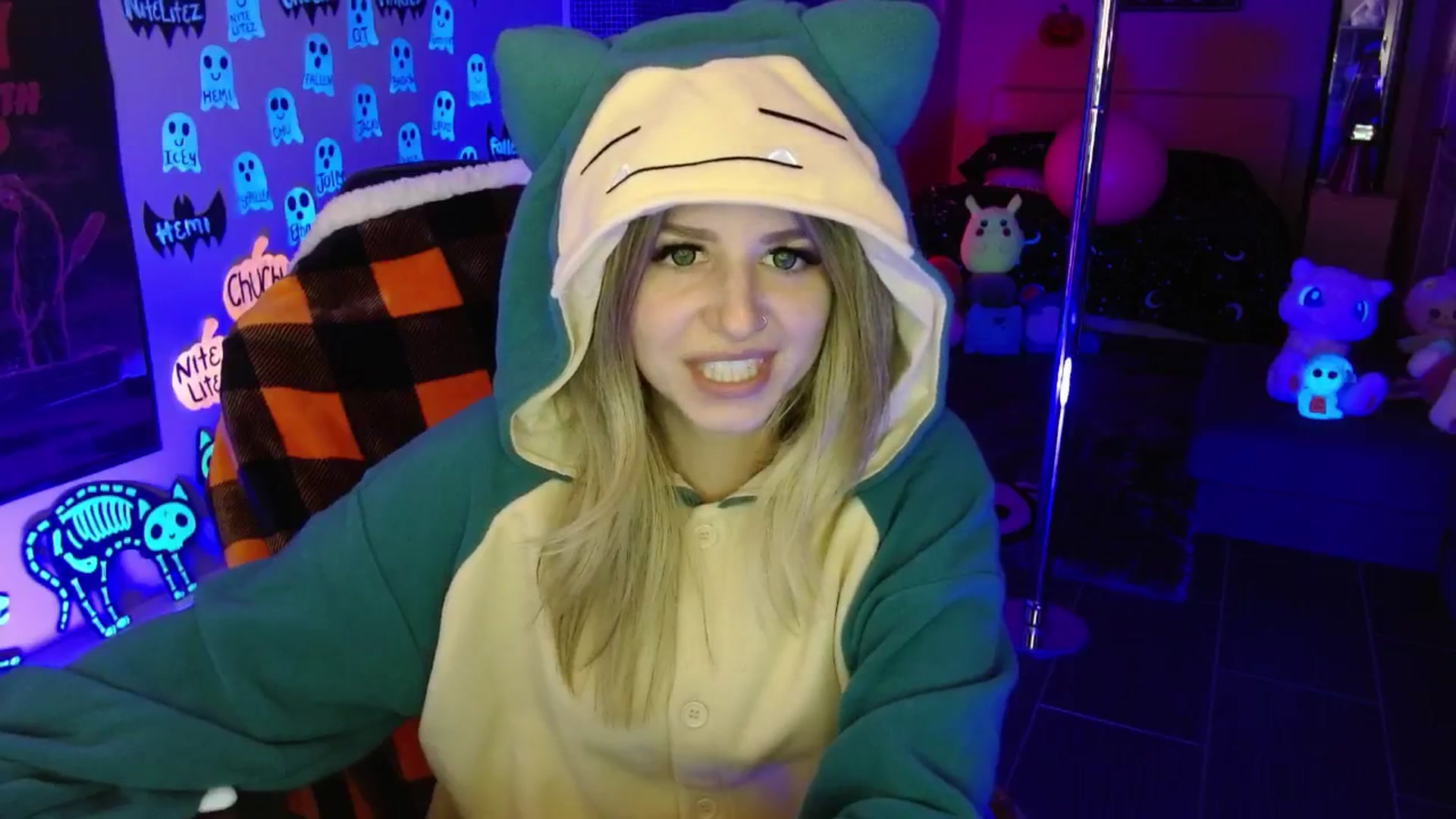 Gallery image thumbnail from Serafina's myfreecams stream on, 10/16/2025, 04:04 image 2 of 20