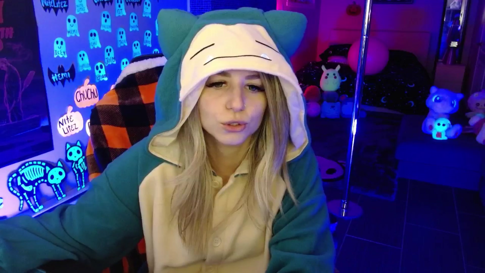 Gallery image thumbnail from Serafina's myfreecams stream on, 10/16/2025, 04:04 image 7 of 20