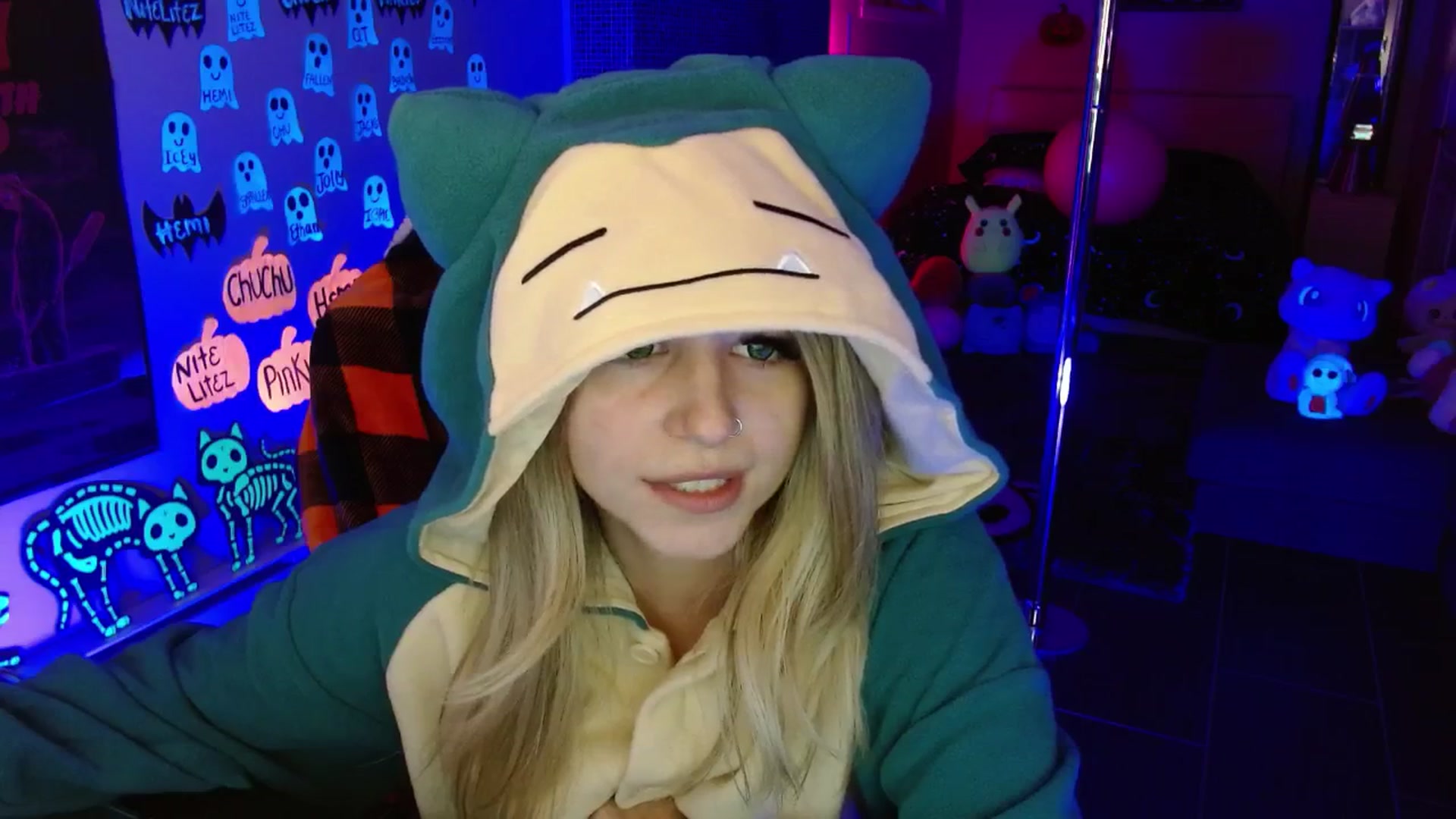 Gallery image thumbnail from Serafina's myfreecams stream on, 10/16/2025, 04:04 image 11 of 20