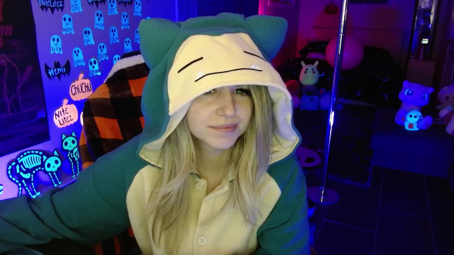 Gallery image thumbnail from Serafina's myfreecams stream on, 10/16/2025, 04:04 image 9 of 20