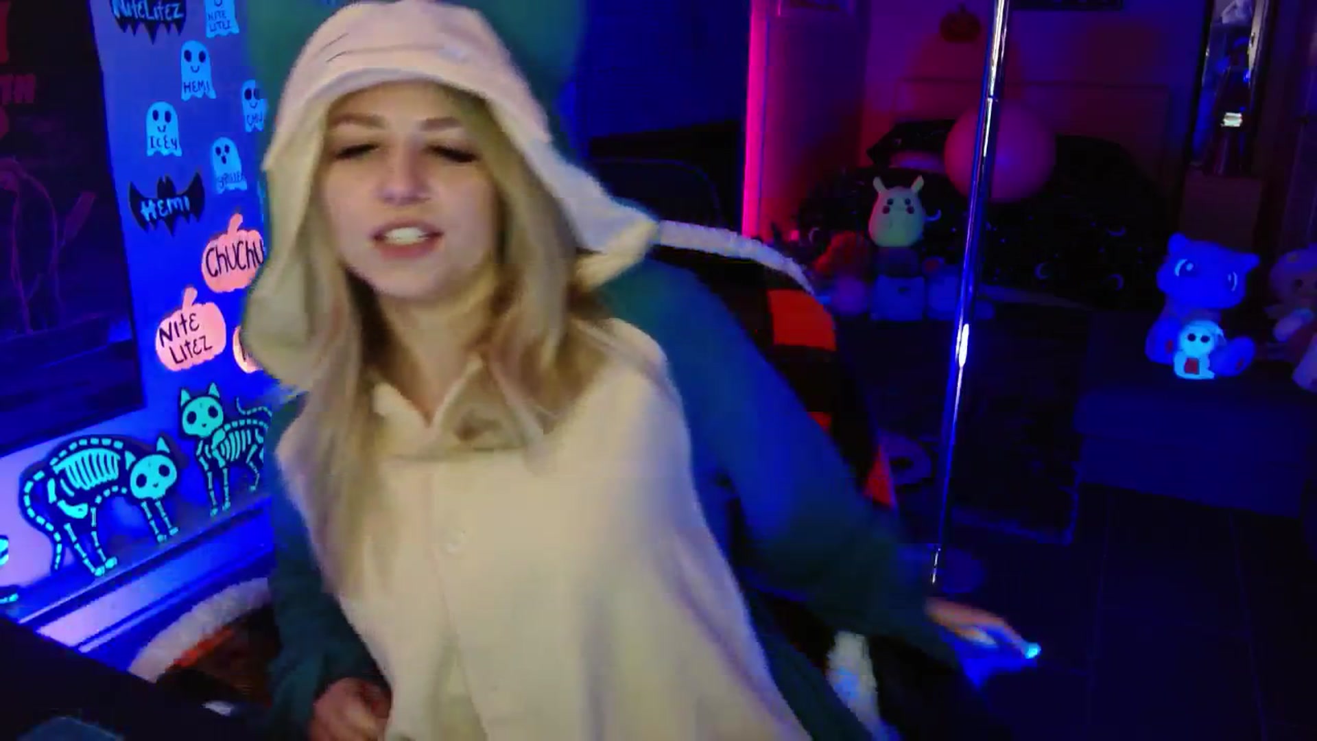 Gallery image thumbnail from Serafina's myfreecams stream on, 10/16/2025, 04:04 image 16 of 20