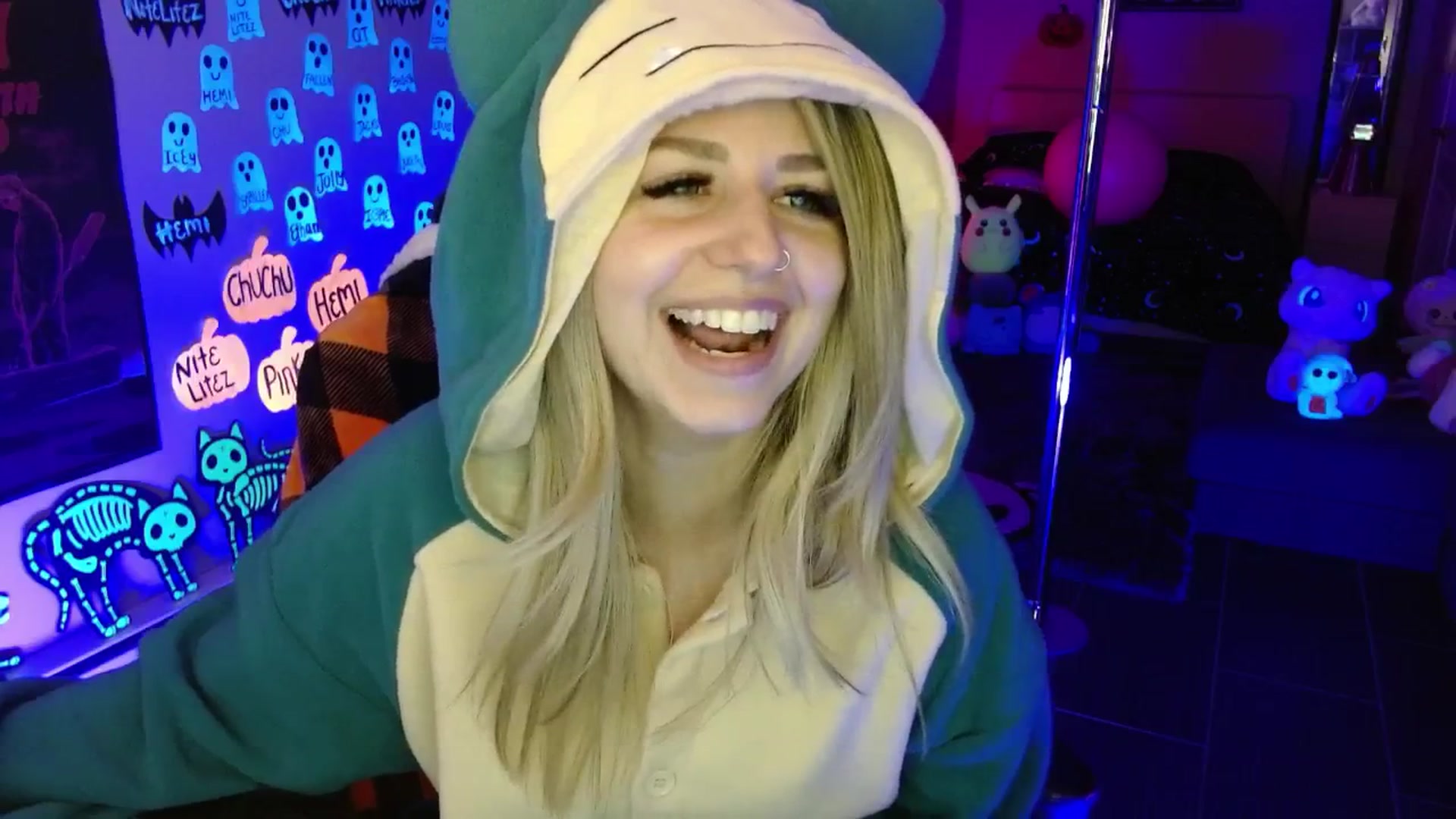 Gallery image thumbnail from Serafina's myfreecams stream on, 10/16/2025, 04:04 image 13 of 20