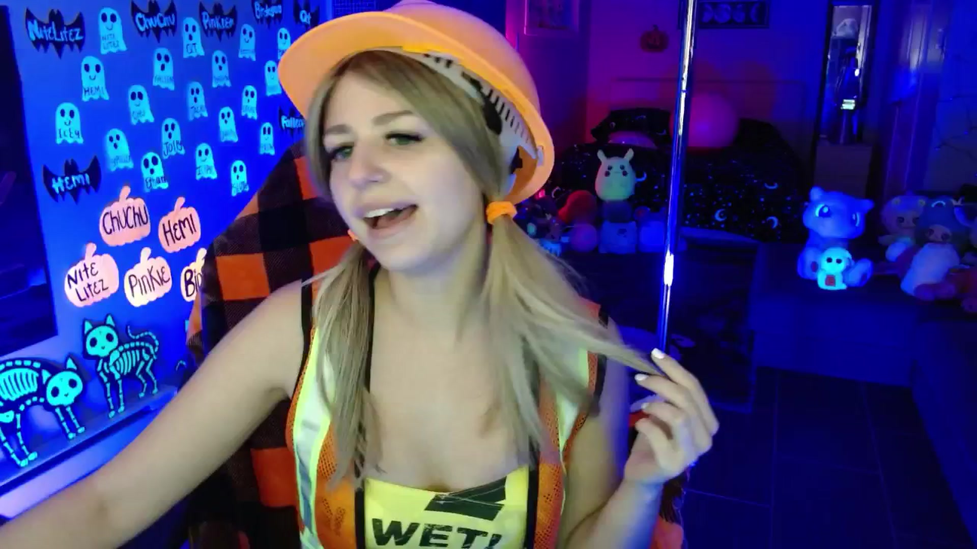 Gallery image thumbnail from Serafina's myfreecams stream on, 10/18/2025, 04:11 image 11 of 20