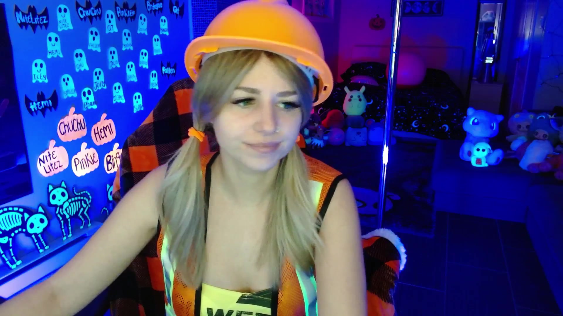 Gallery image thumbnail from Serafina's myfreecams stream on, 10/18/2025, 04:11 image 15 of 20