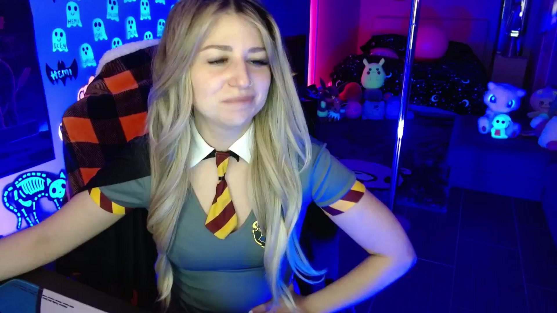 Gallery image thumbnail from Serafina's myfreecams stream on, 10/19/2025, 03:54 image 13 of 20