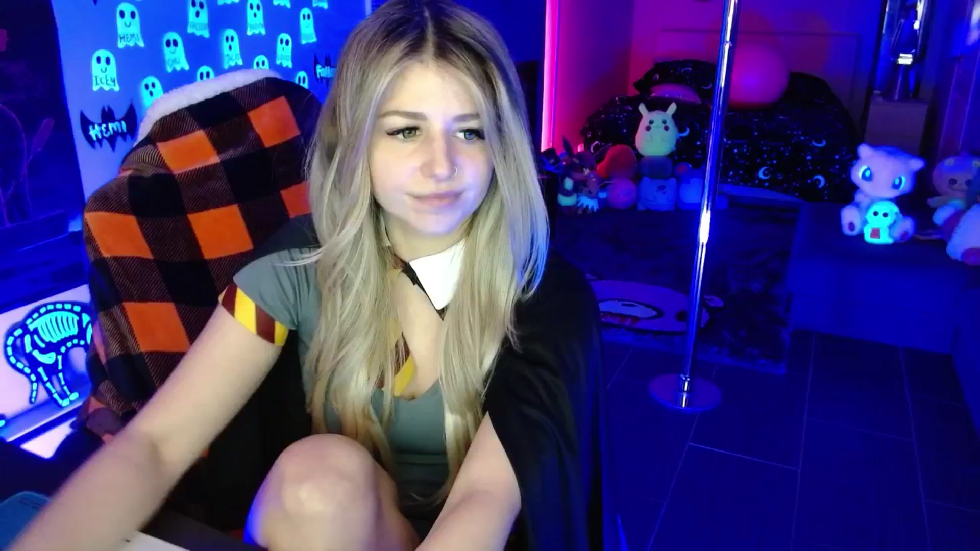 Gallery image thumbnail from Serafina's myfreecams stream on, 10/19/2025, 03:54 image 19 of 20