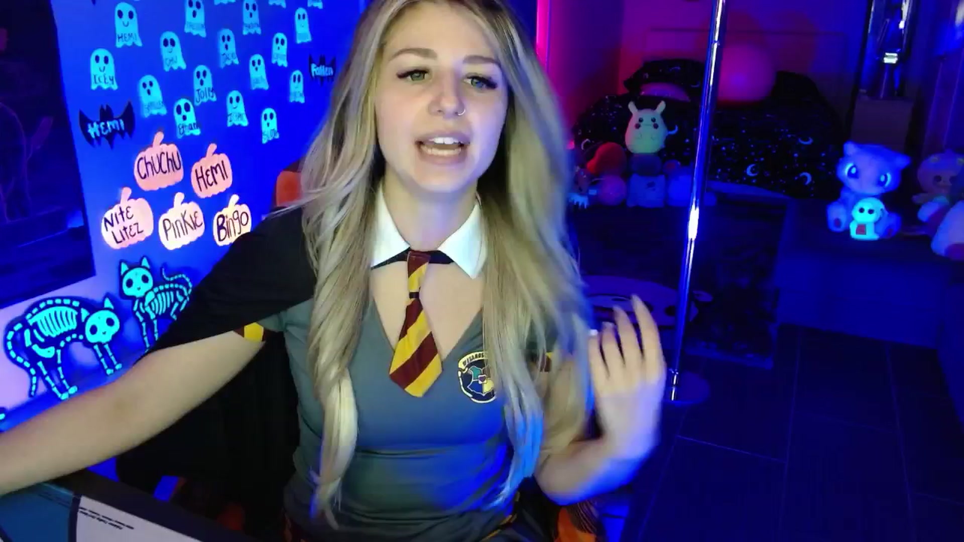 Gallery image thumbnail from Serafina's myfreecams stream on, 10/19/2025, 03:54 image 7 of 20
