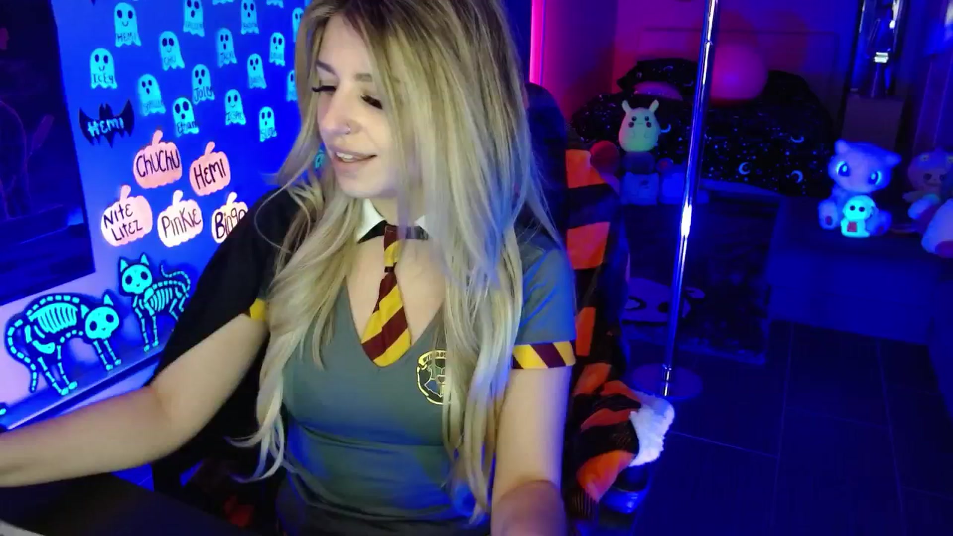Gallery image thumbnail from Serafina's myfreecams stream on, 10/19/2025, 03:54 image 5 of 20