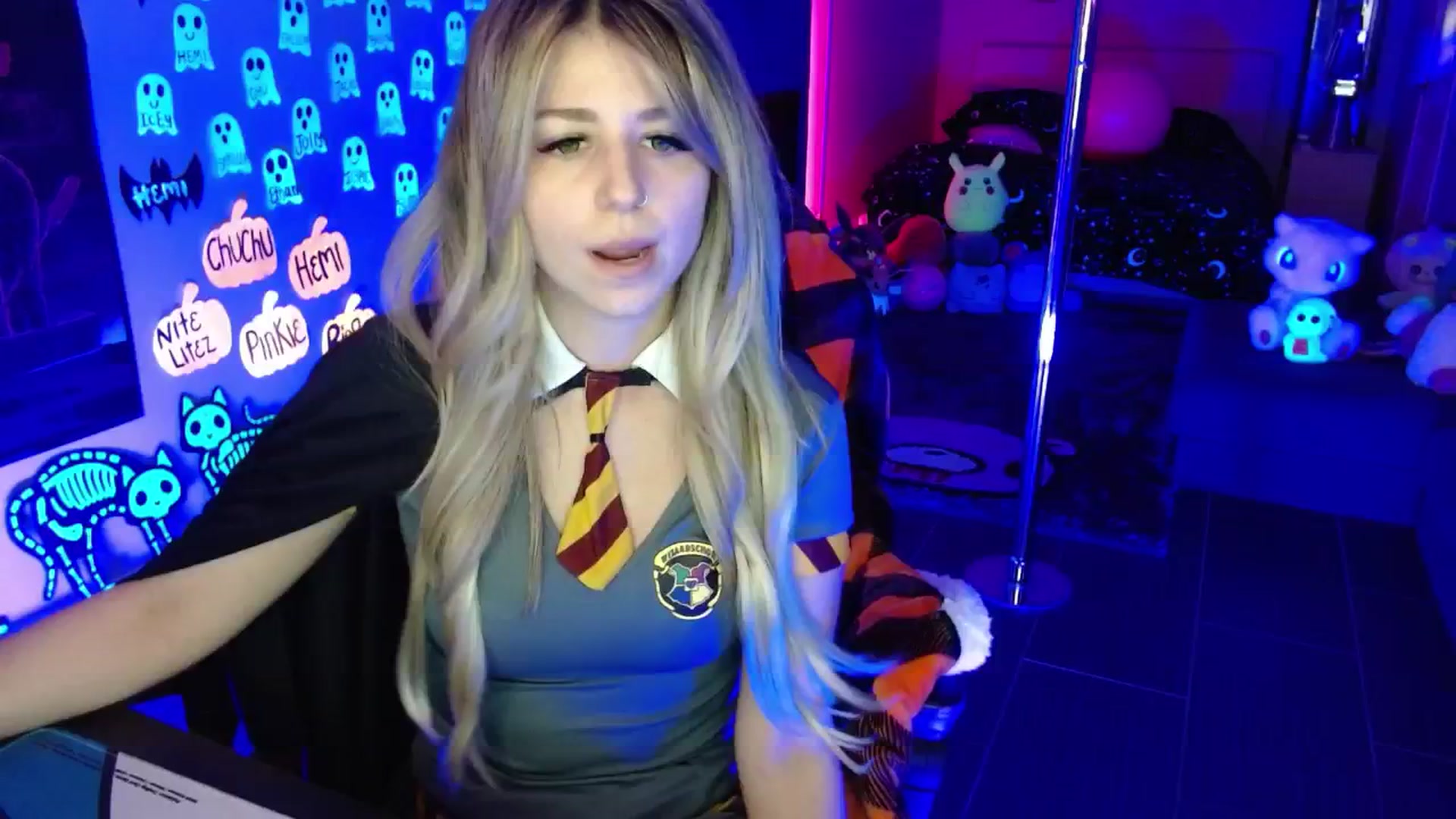 Gallery image thumbnail from Serafina's myfreecams stream on, 10/19/2025, 03:54 image 9 of 20