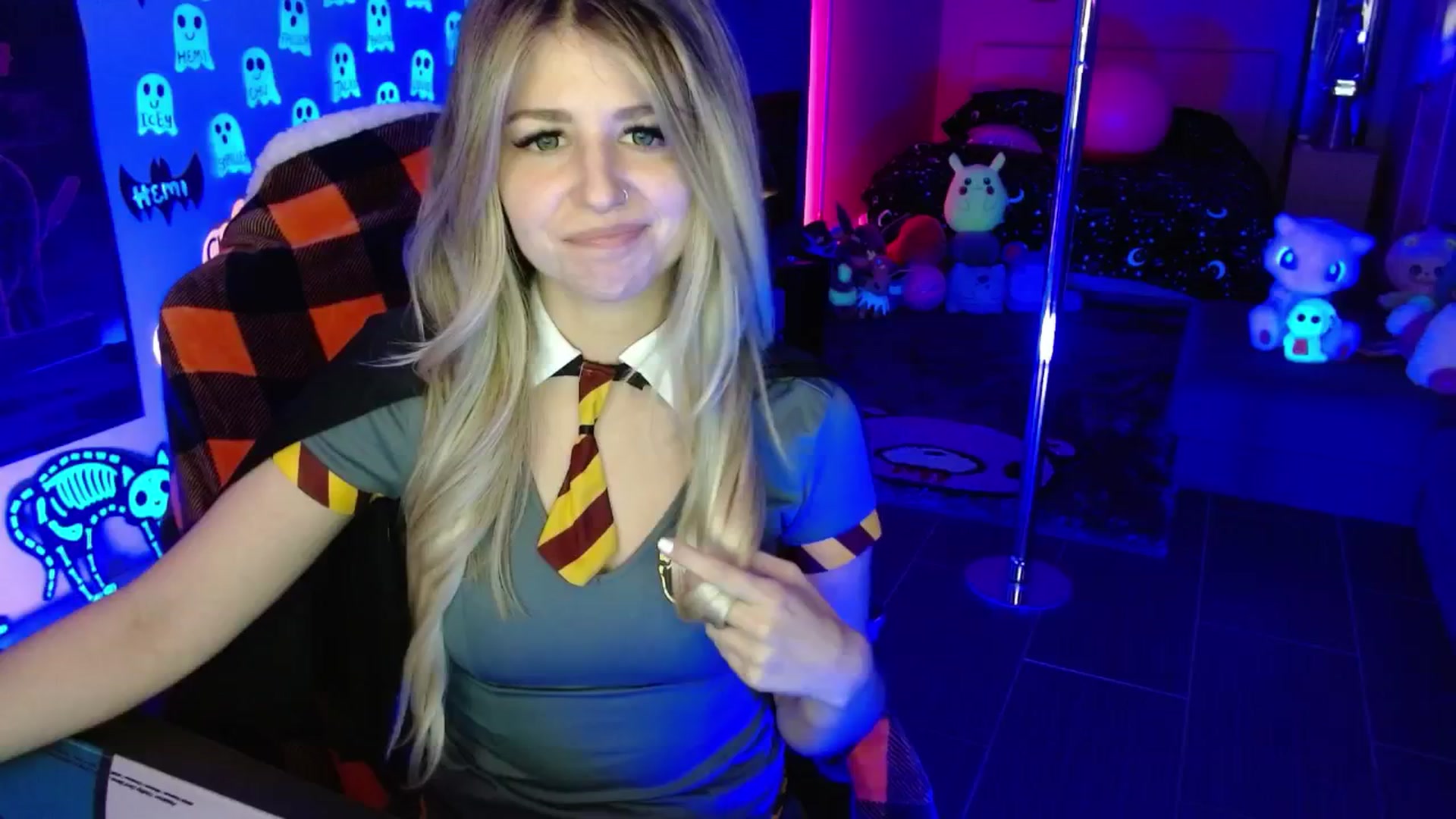 Gallery image thumbnail from Serafina's myfreecams stream on, 10/19/2025, 03:54 image 14 of 20