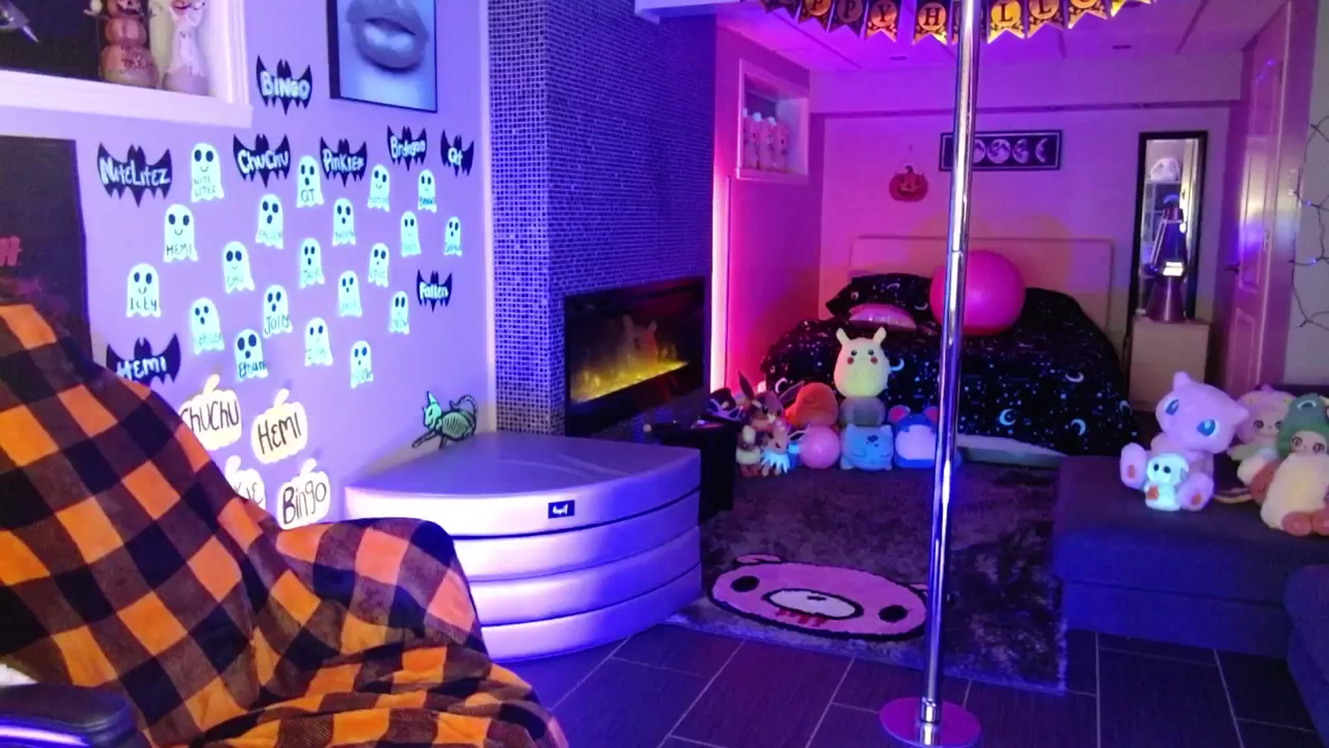 Gallery image thumbnail from Serafina's myfreecams stream on, 10/24/2025, 04:04 image 18 of 20