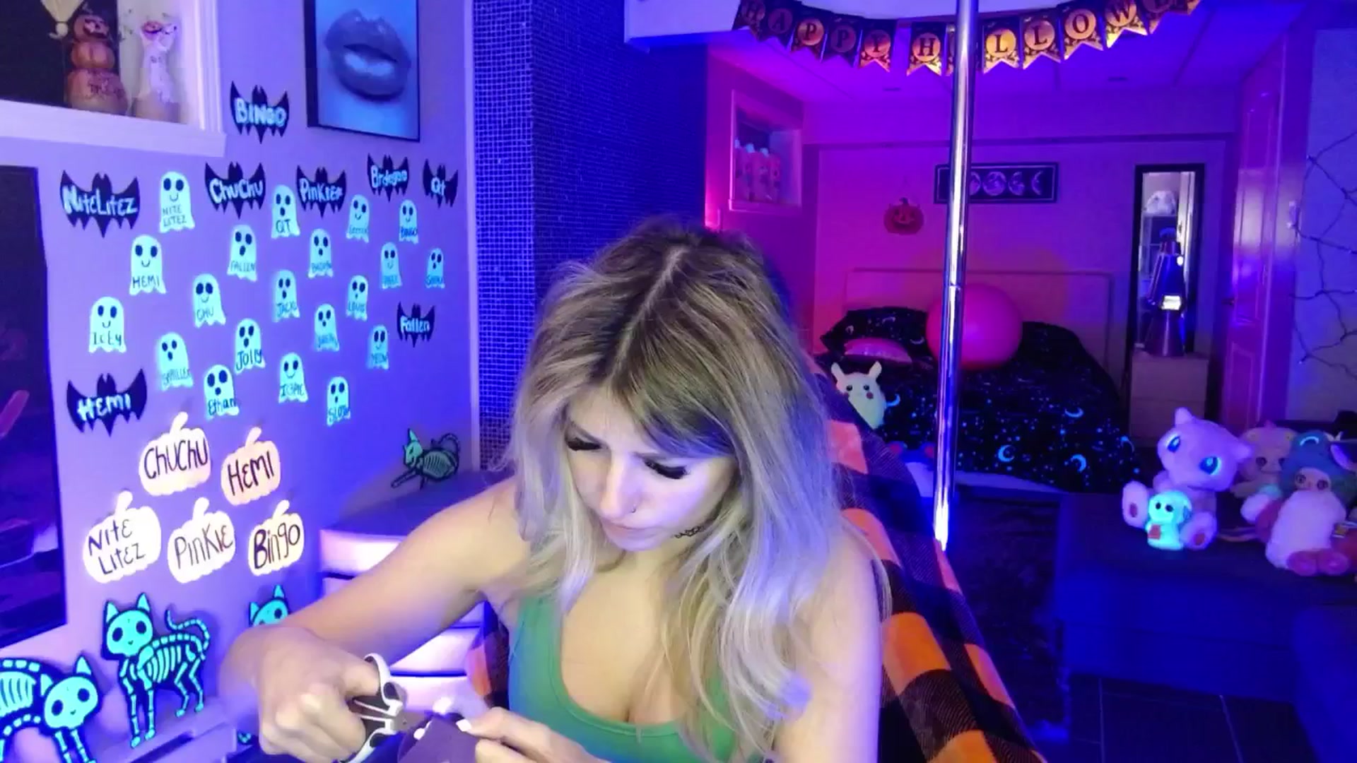 Gallery image thumbnail from Serafina's myfreecams stream on, 10/26/2025, 04:25 image 20 of 20