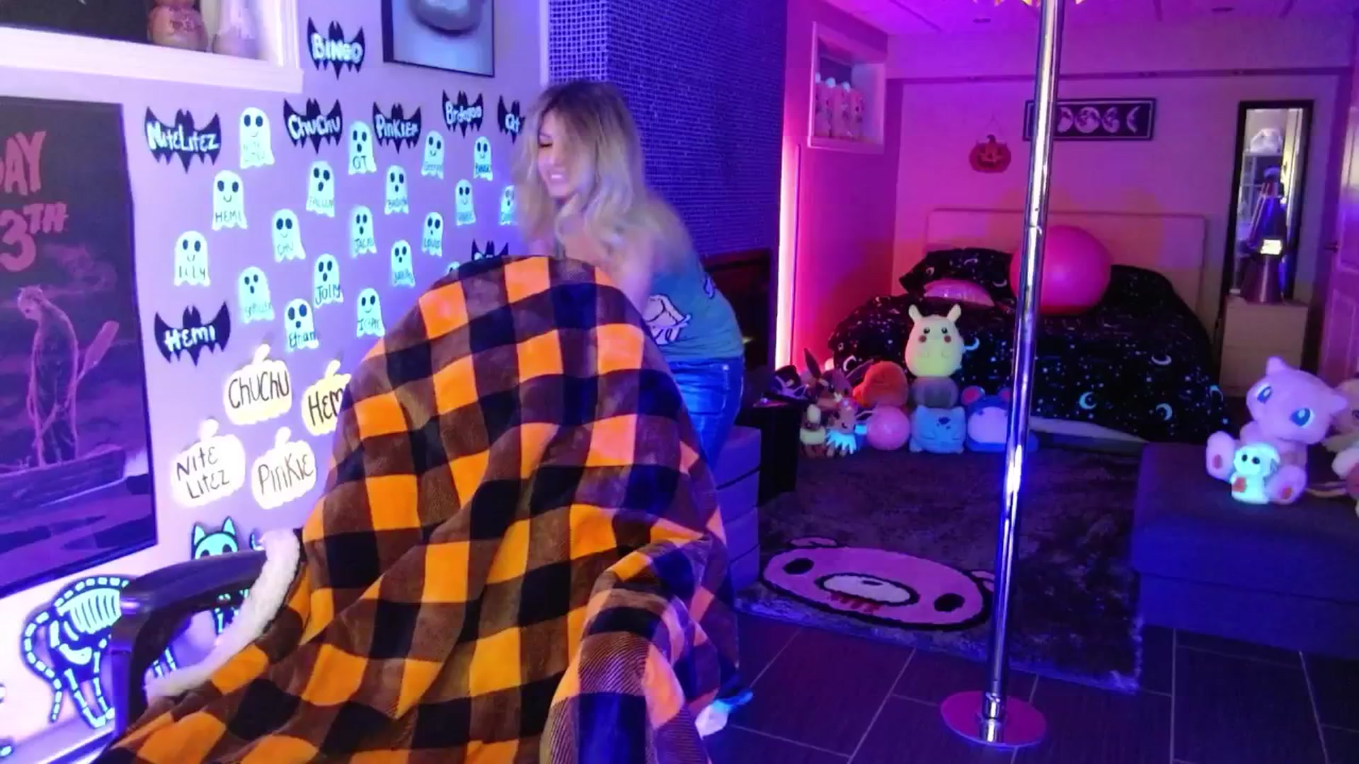 Gallery image thumbnail from Serafina's myfreecams stream on, 10/26/2025, 04:25 image 7 of 20
