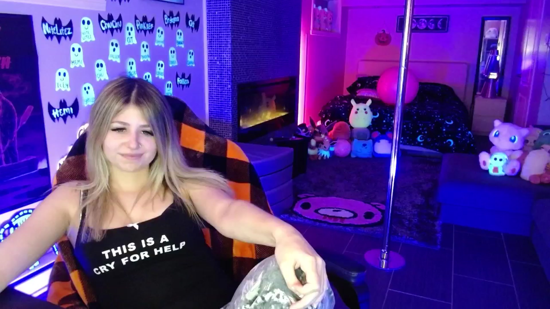 Gallery image thumbnail from Serafina's myfreecams stream on, 11/02/2025, 03:54 image 17 of 20