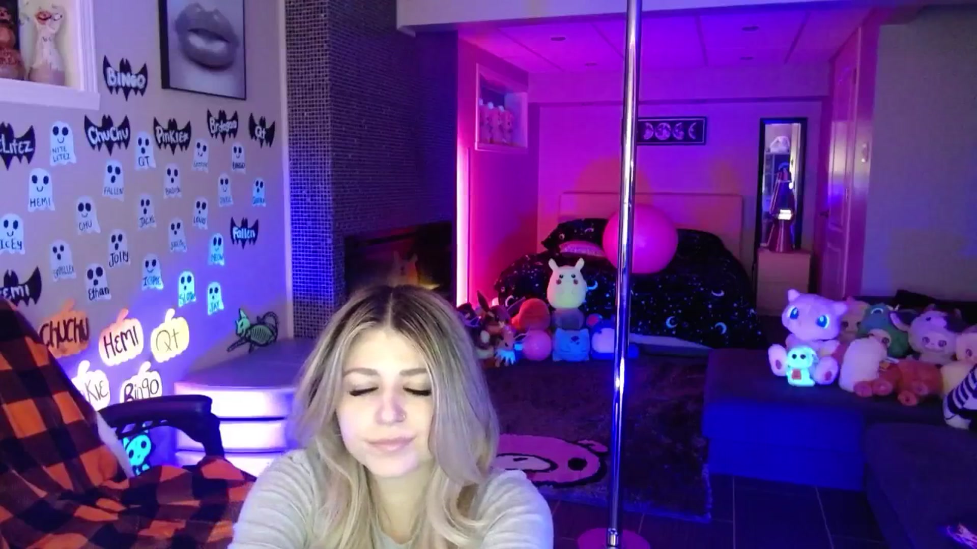 Gallery image thumbnail from Serafina's myfreecams stream on, 11/06/2025, 03:53 image 17 of 20