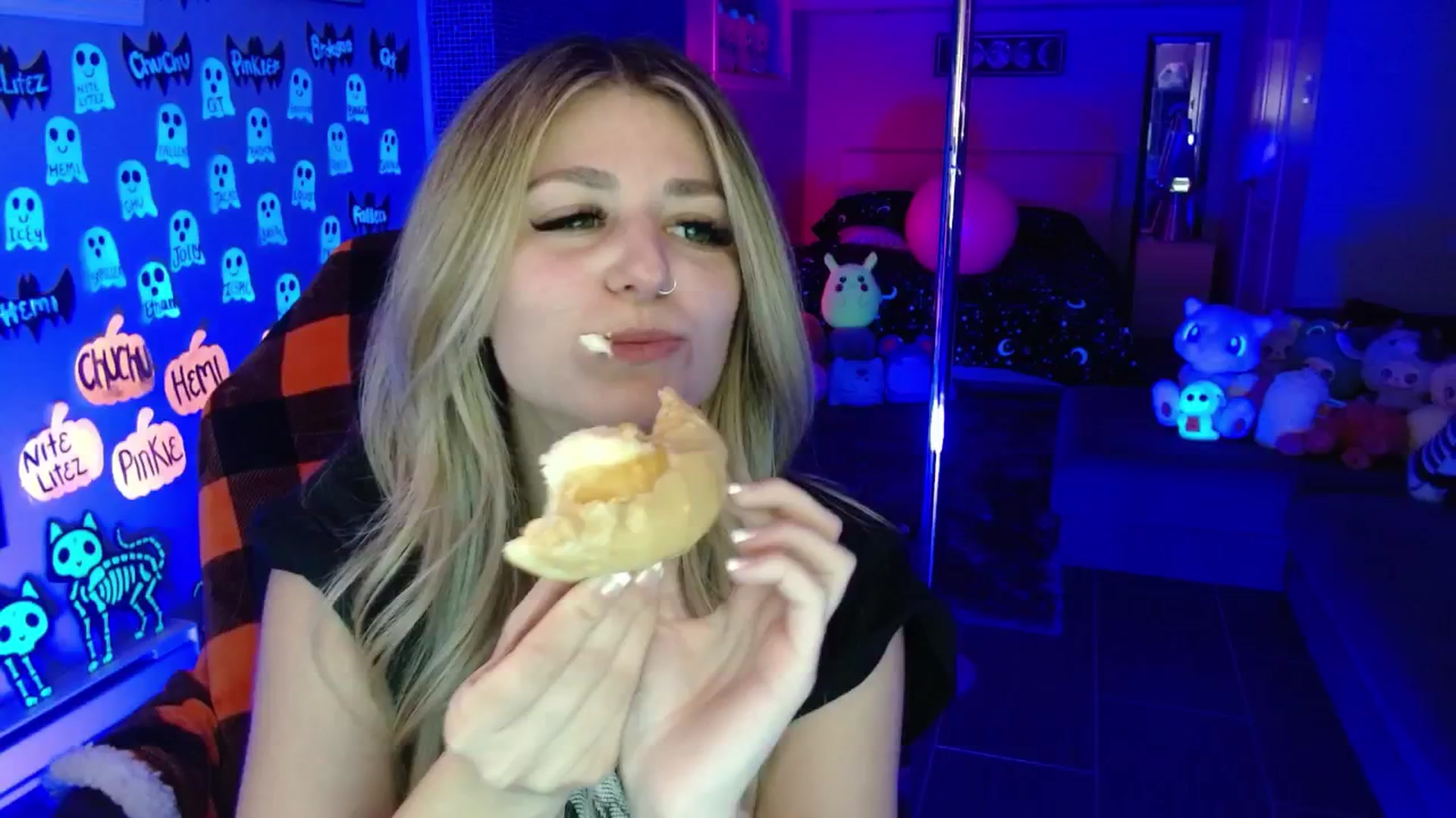 Gallery image thumbnail from Serafina's myfreecams stream on, 11/07/2025, 05:55 image 15 of 20