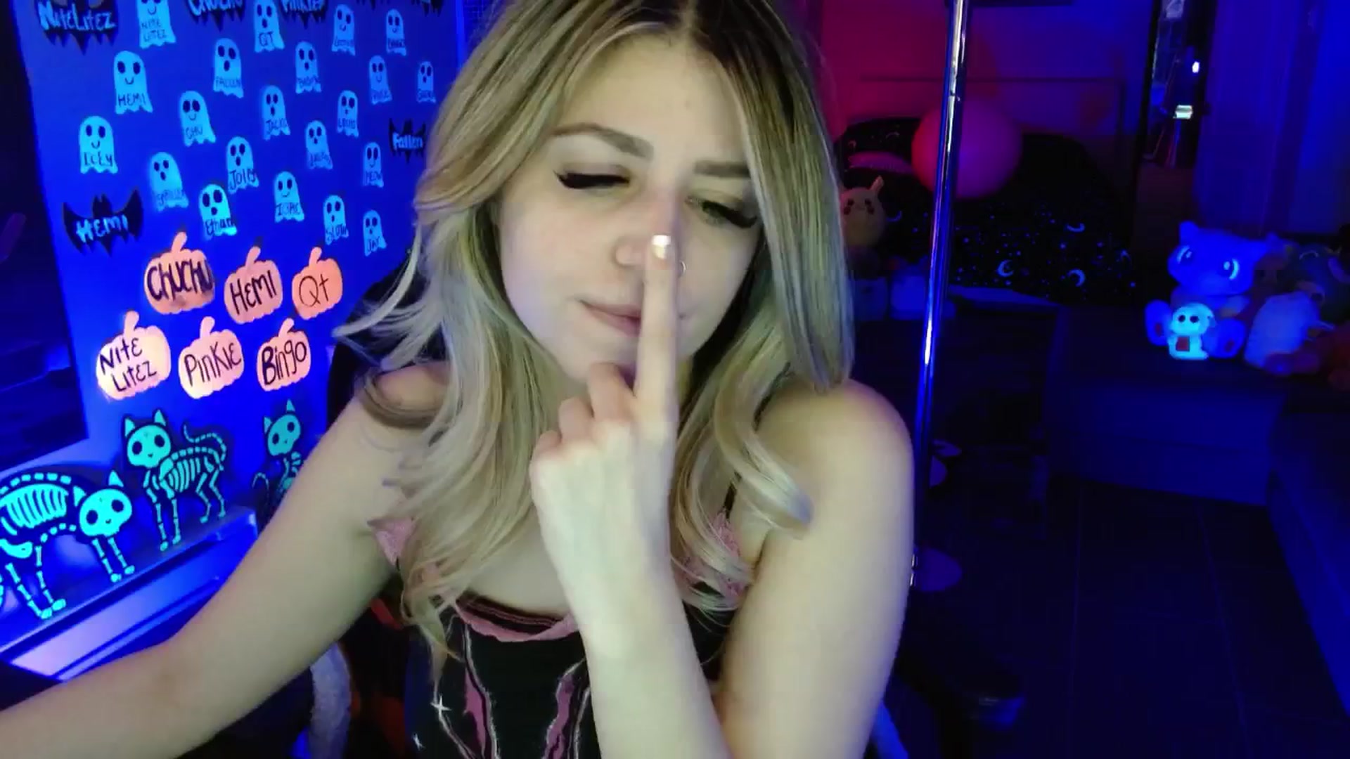 Gallery image thumbnail from Serafina's myfreecams stream on, 11/08/2025, 07:48 image 7 of 20