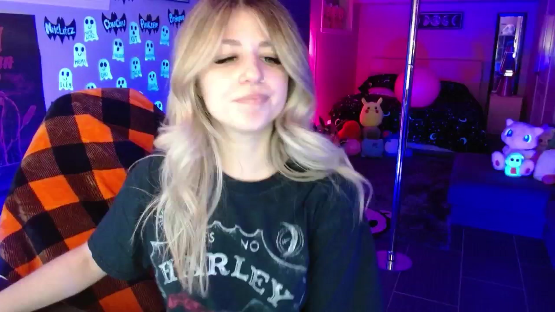Gallery image thumbnail from Serafina's myfreecams stream on, 11/13/2025, 04:01 image 12 of 20