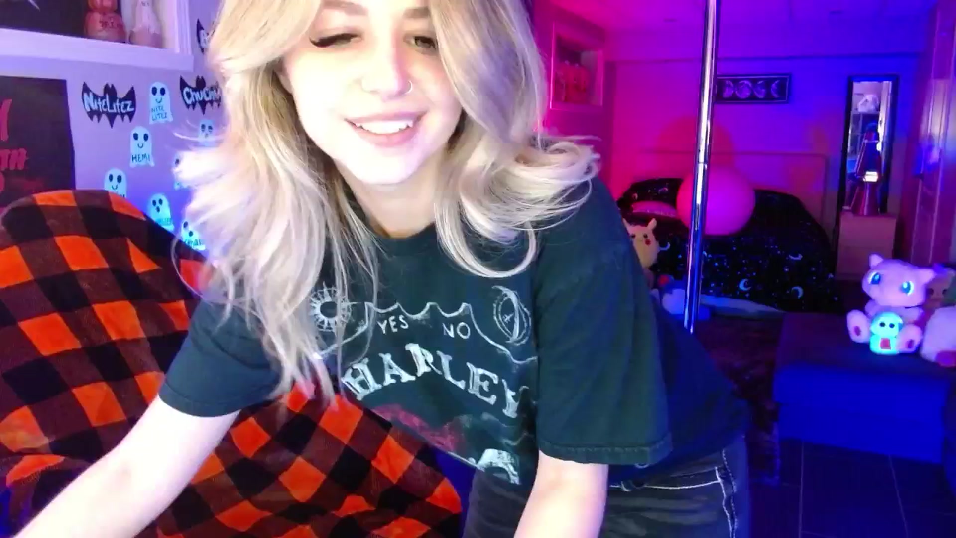 Gallery image thumbnail from Serafina's myfreecams stream on, 11/13/2025, 04:01 image 13 of 20