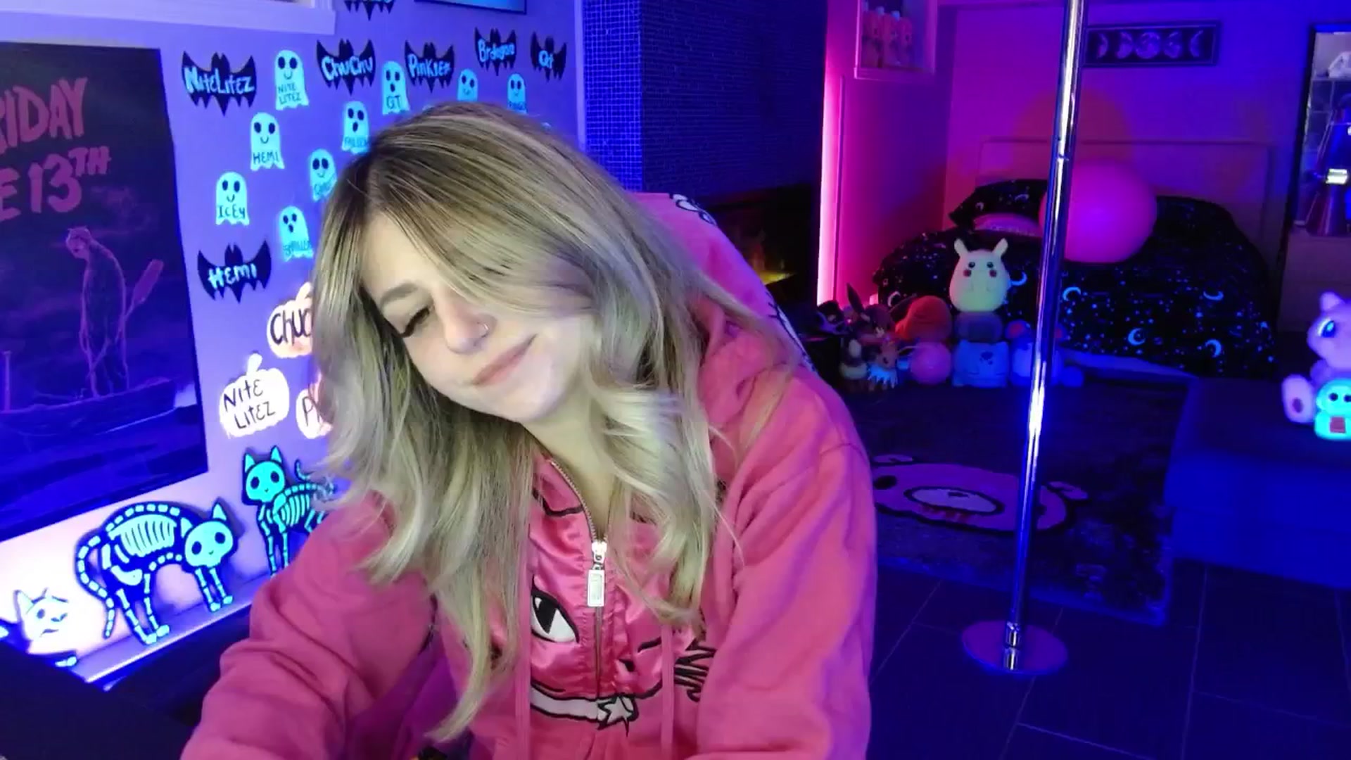 Gallery image thumbnail from Serafina's myfreecams stream on, 11/15/2025, 04:48 image 13 of 20