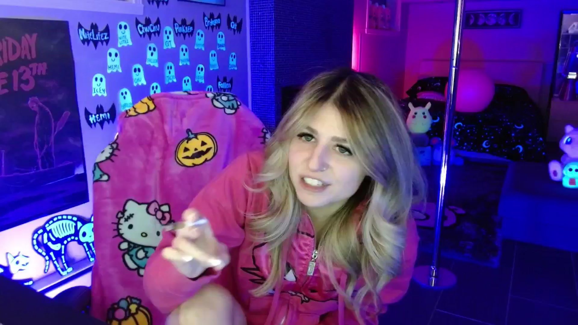 Gallery image thumbnail from Serafina's myfreecams stream on, 11/15/2025, 04:48 image 19 of 20