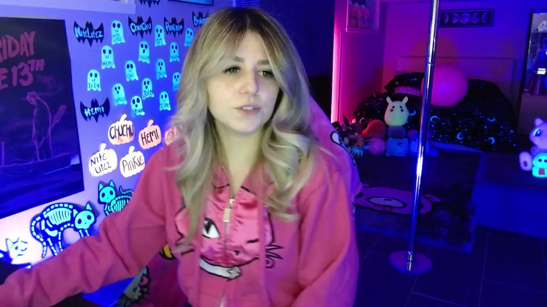 Gallery image thumbnail from Serafina's myfreecams stream on, 11/15/2025, 04:48 image 5 of 20