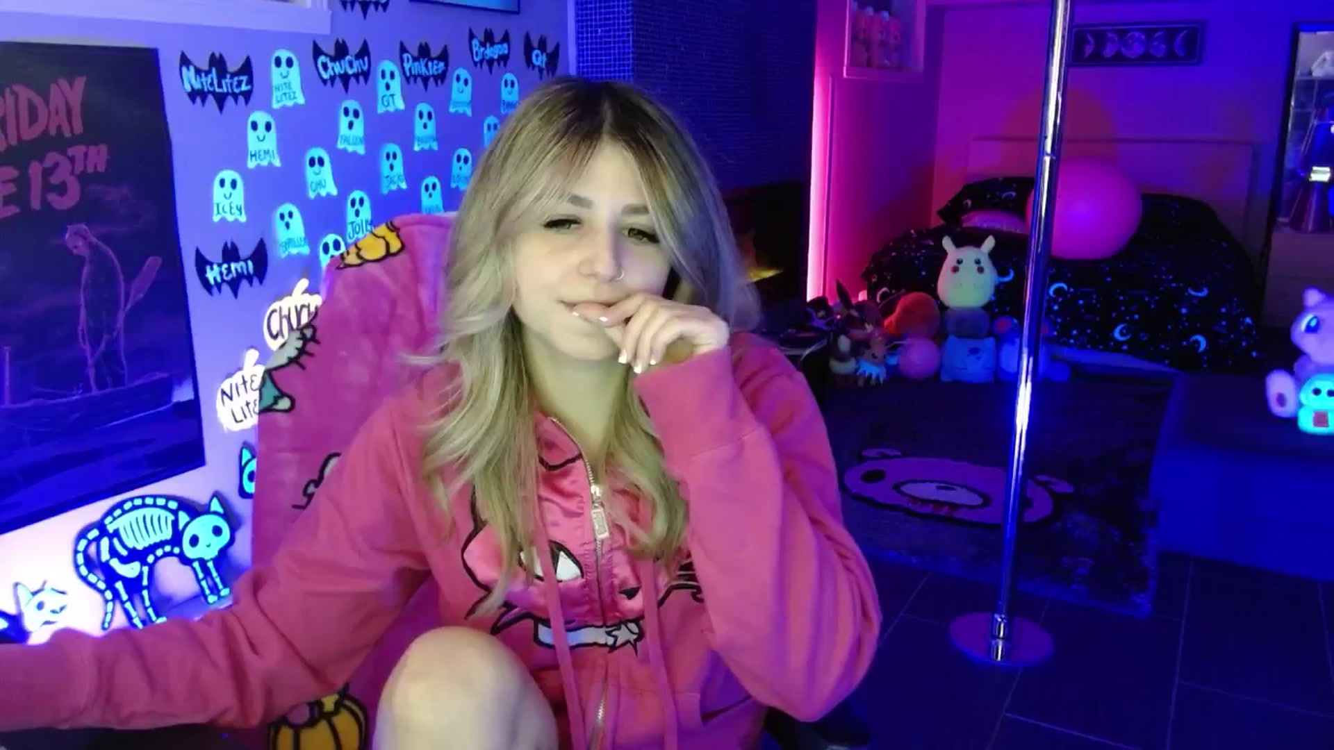 Gallery image thumbnail from Serafina's myfreecams stream on, 11/15/2025, 04:48 image 20 of 20