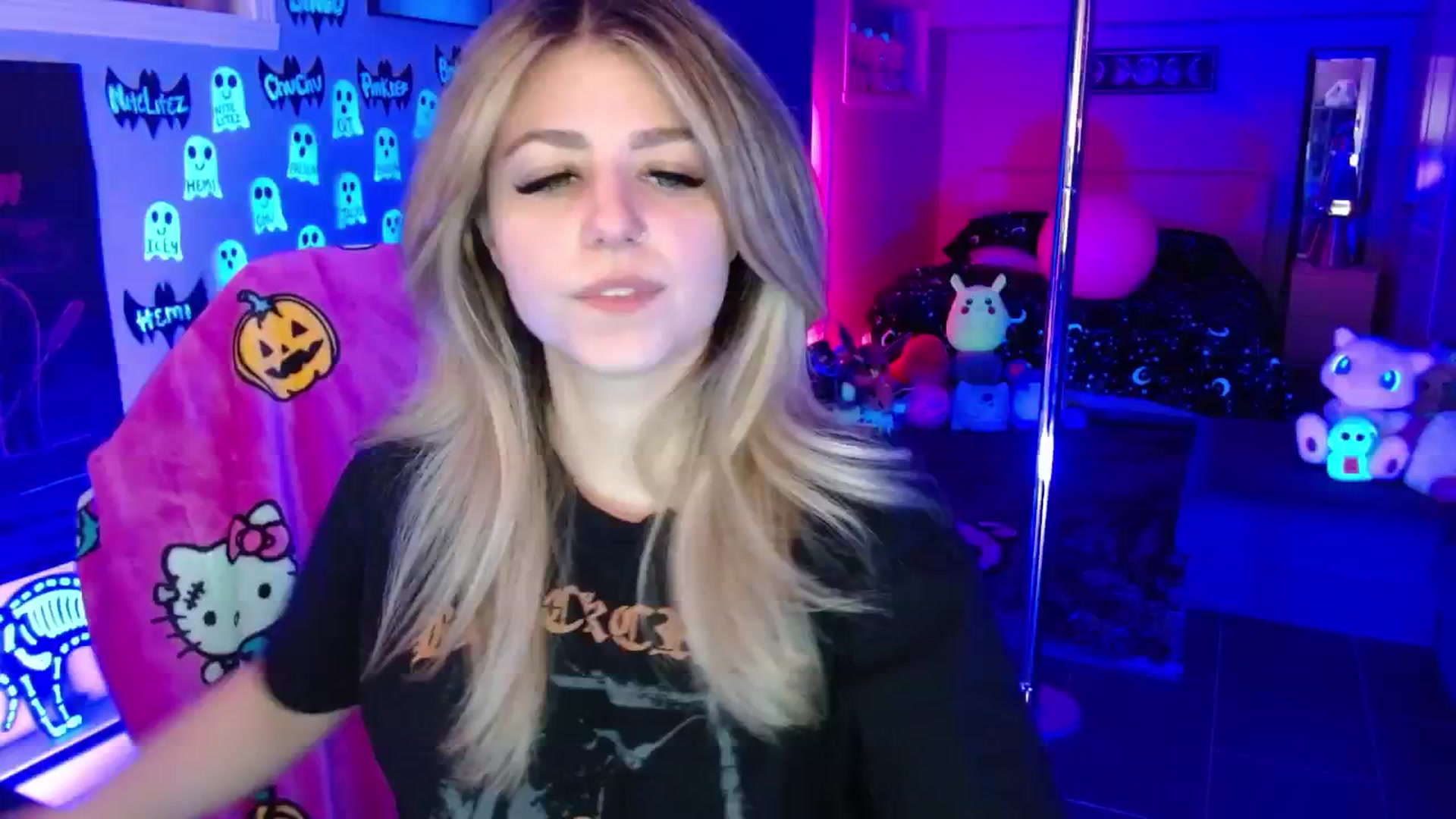 Gallery image thumbnail from Serafina's myfreecams stream on, 11/21/2025, 04:39 image 1 of 20
