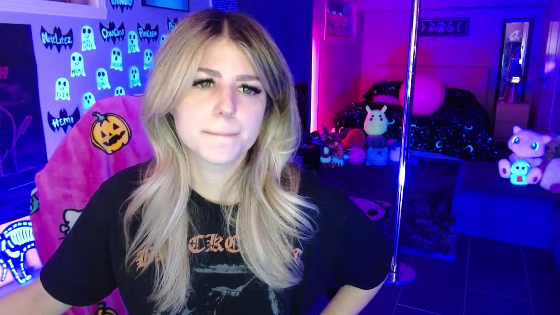 Gallery image thumbnail from Serafina's myfreecams stream on, 11/21/2025, 04:39 image 2 of 20