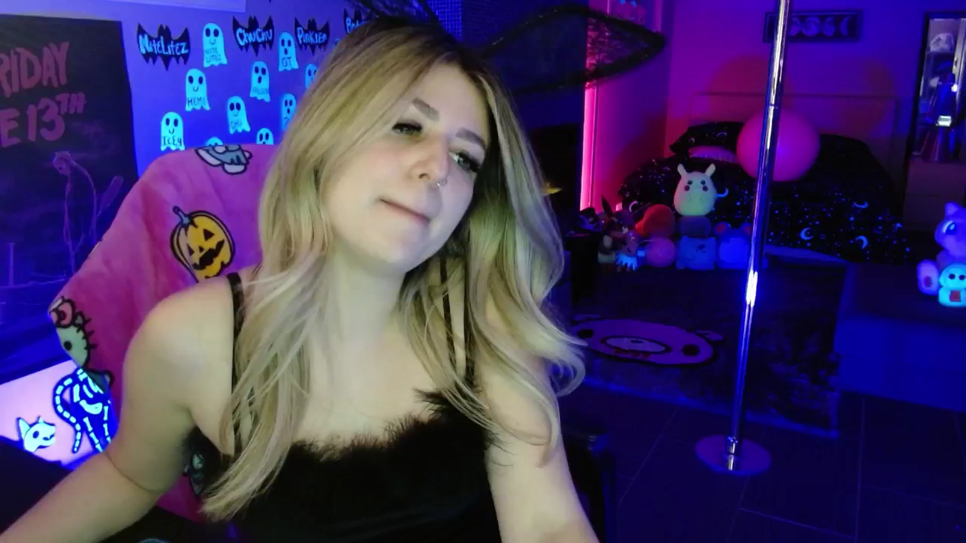 Gallery image thumbnail from Serafina's myfreecams stream on, 11/21/2025, 04:39 image 19 of 20