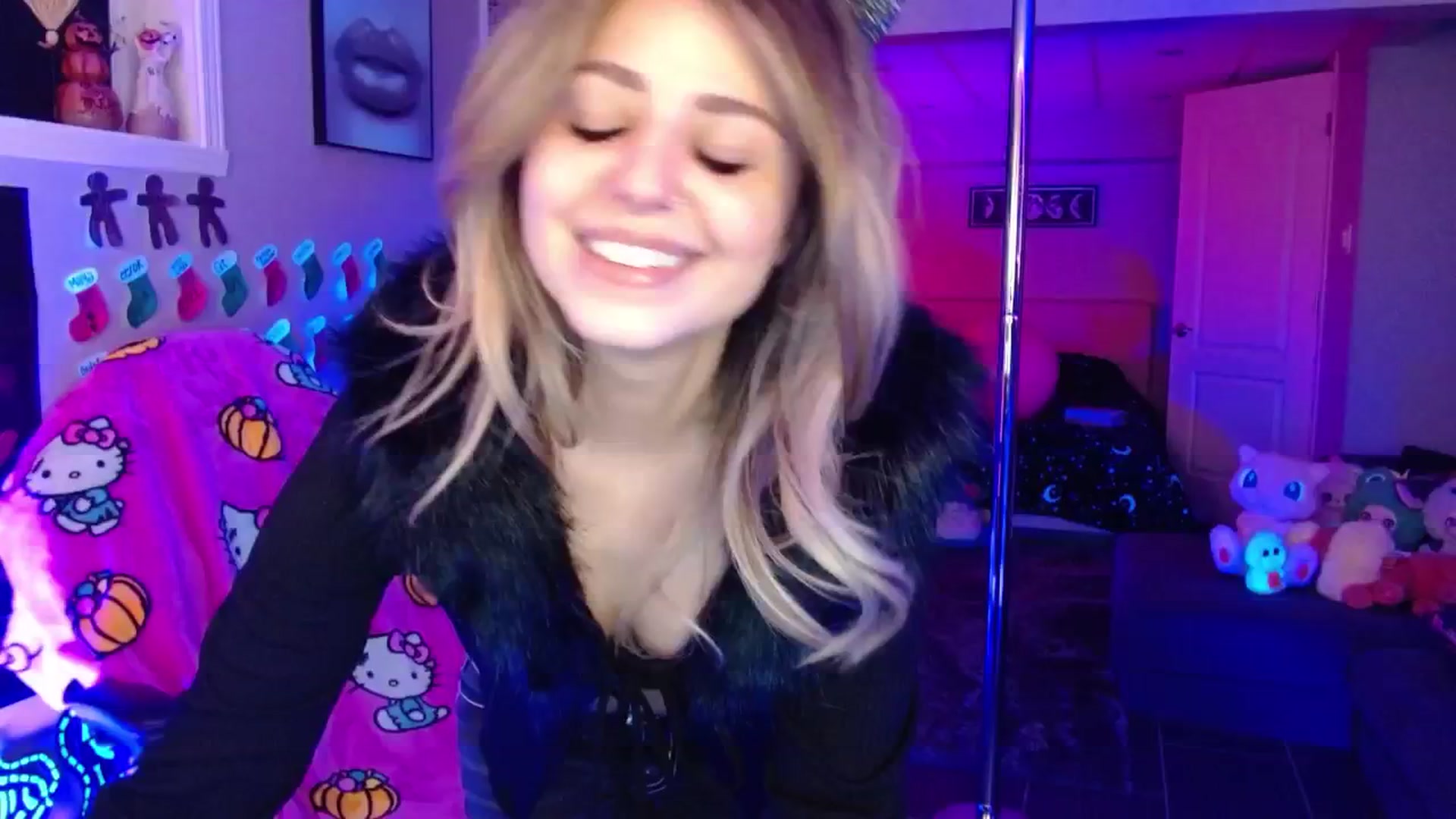 Gallery image thumbnail from Serafina's myfreecams stream on, 12/07/2025, 04:35 image 6 of 20