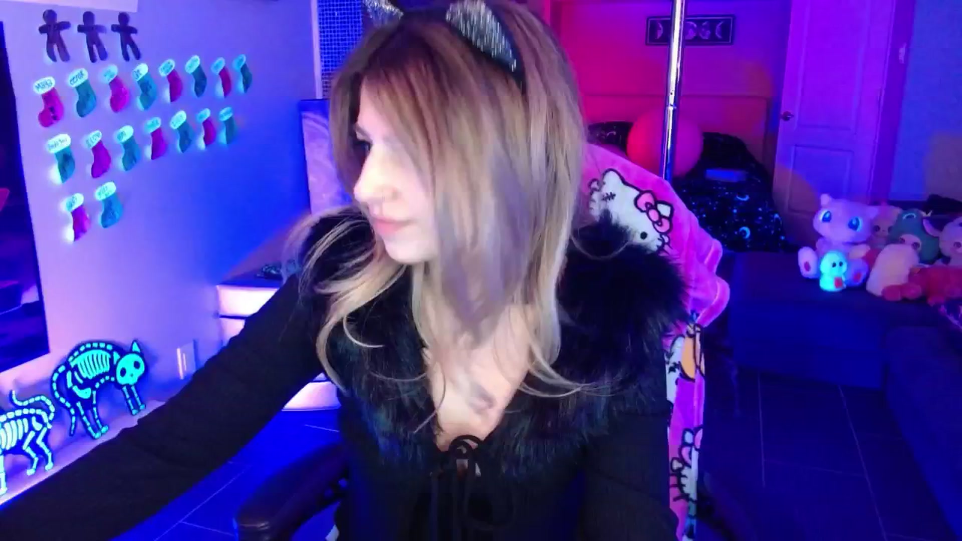 Gallery image thumbnail from Serafina's myfreecams stream on, 12/07/2025, 04:35 image 13 of 20