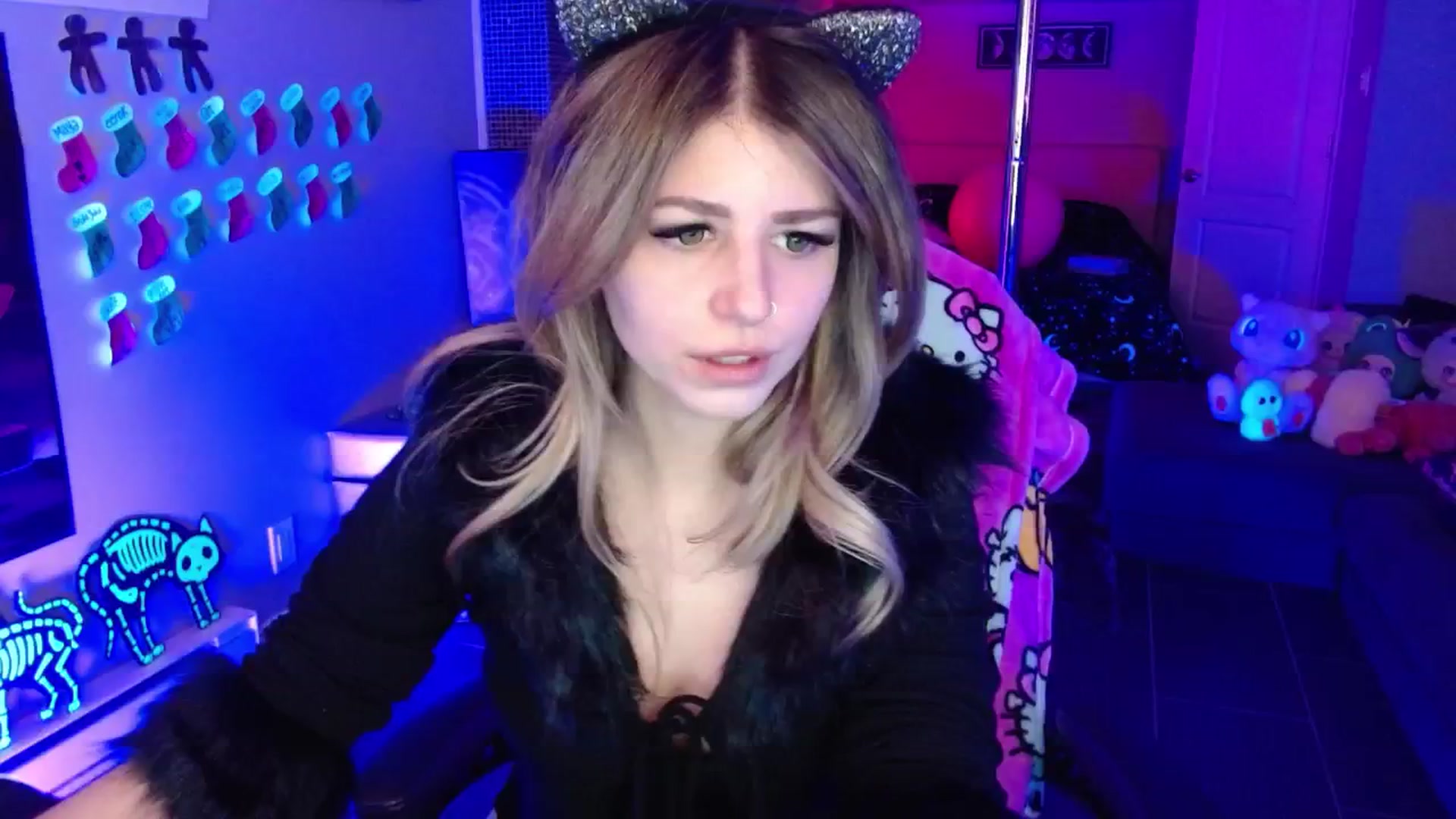 Gallery image thumbnail from Serafina's myfreecams stream on, 12/07/2025, 04:35 image 14 of 20