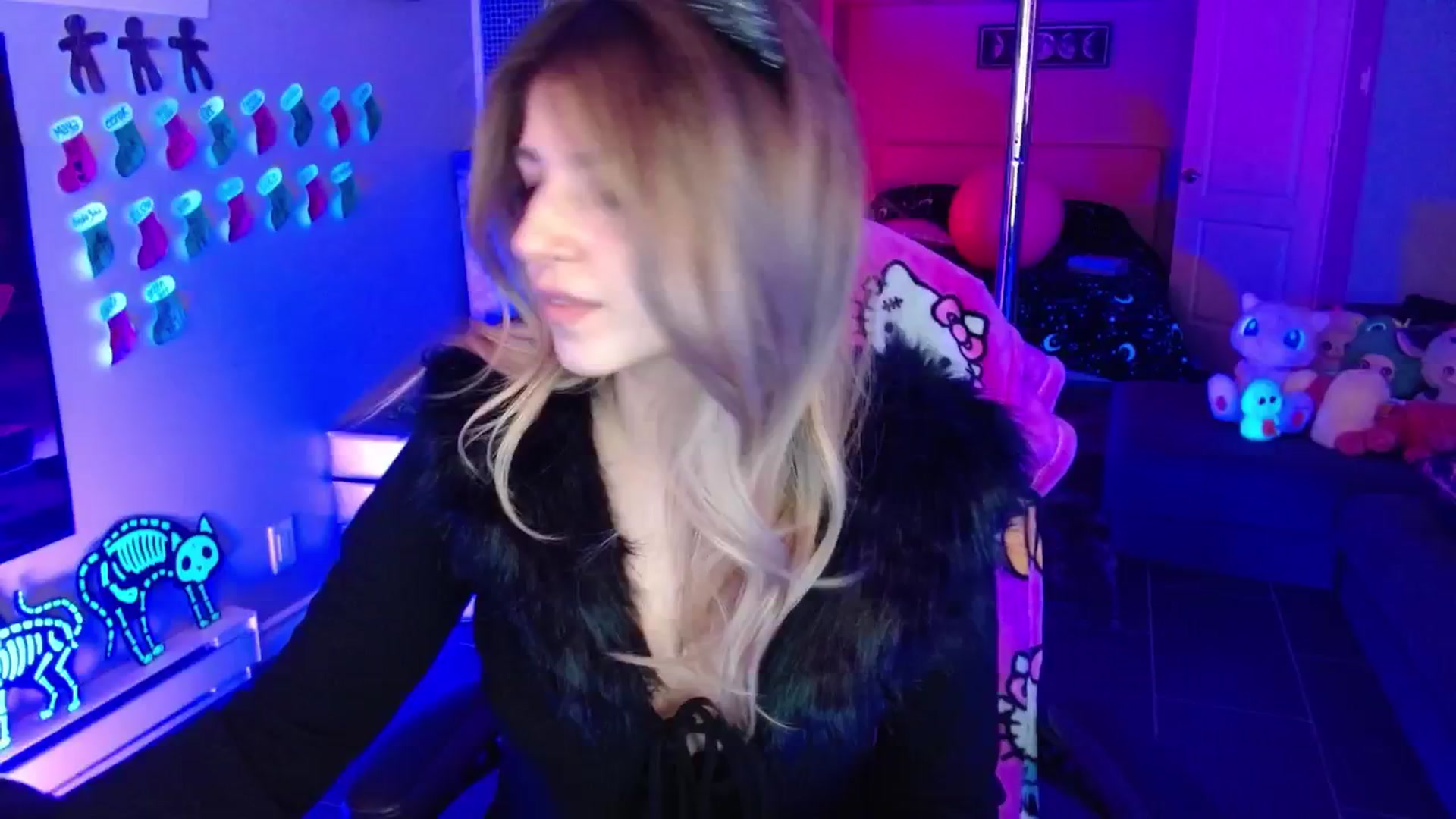 Gallery image thumbnail from Serafina's myfreecams stream on, 12/07/2025, 04:35 image 18 of 20
