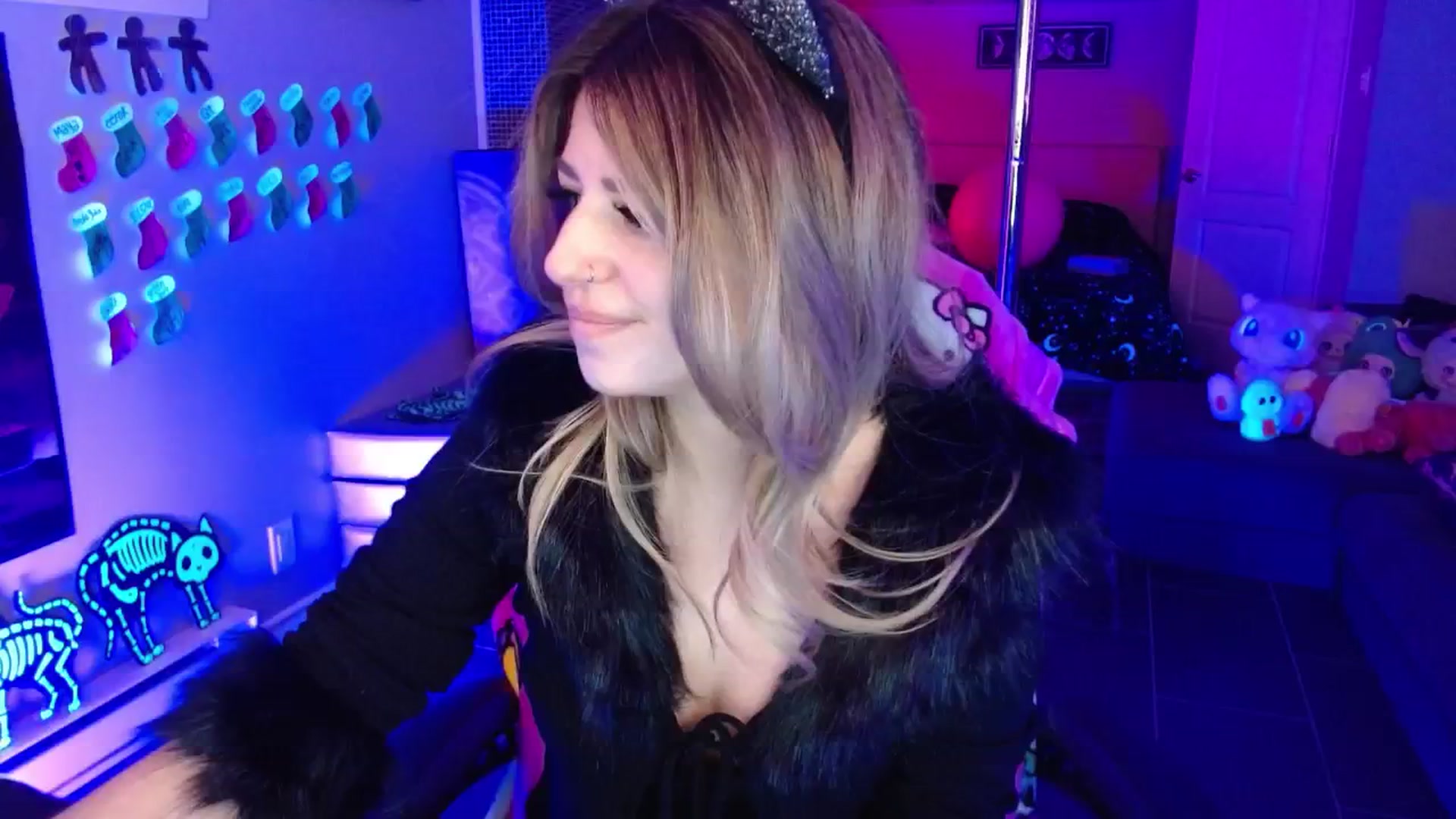 Gallery image thumbnail from Serafina's myfreecams stream on, 12/07/2025, 04:35 image 15 of 20