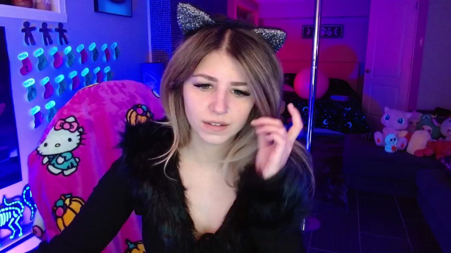 Gallery image thumbnail from Serafina's myfreecams stream on, 12/07/2025, 04:35 image 1 of 20
