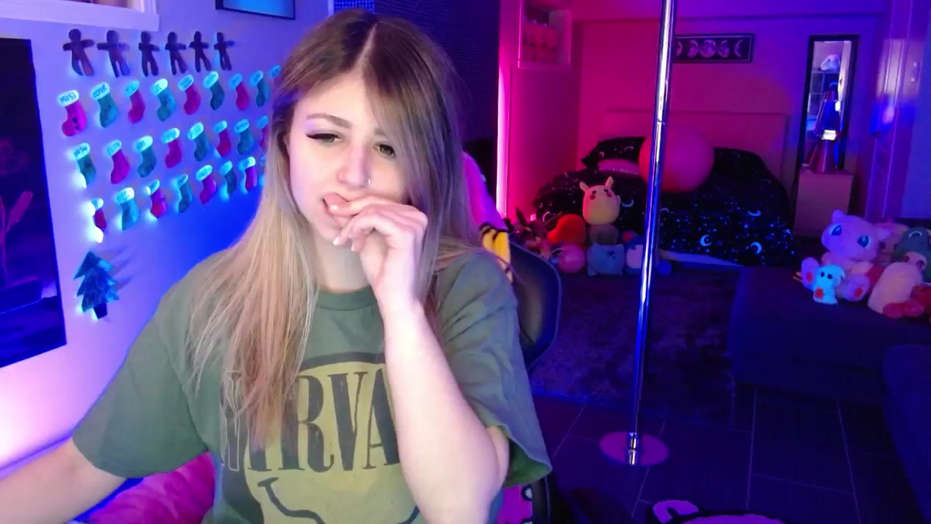 Gallery image thumbnail from Serafina's myfreecams stream on, 12/19/2025, 03:46 image 7 of 20